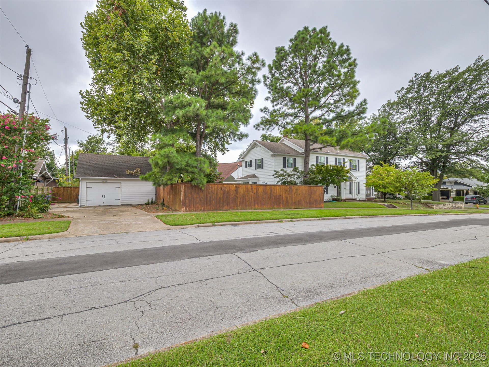 2102 E 17th Street Property Photo 70