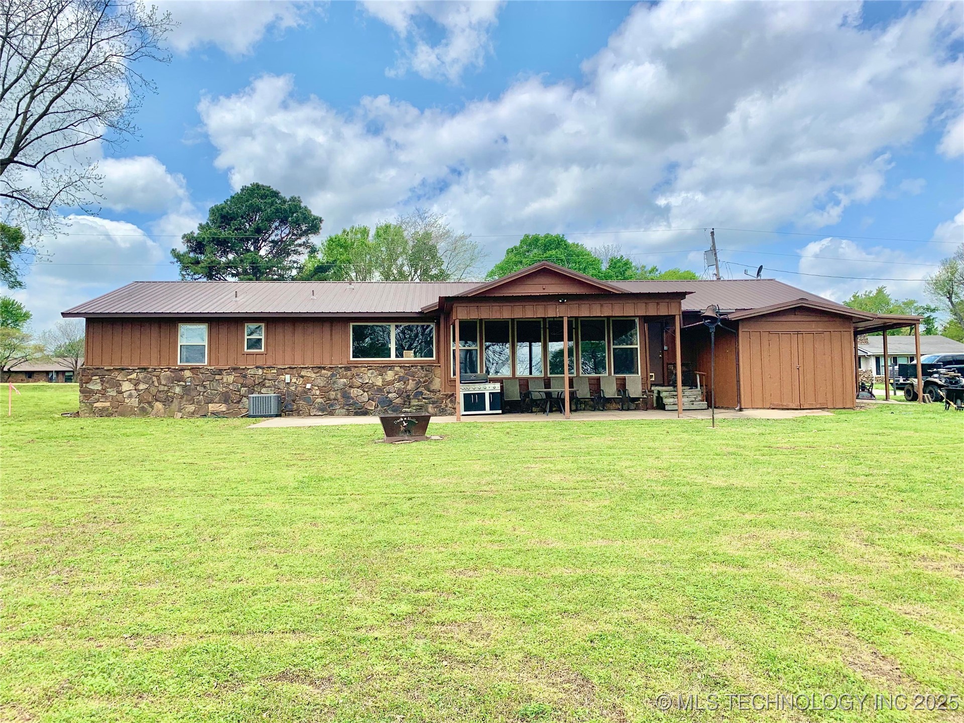 113 N Sam Boulevard Property Photo 2