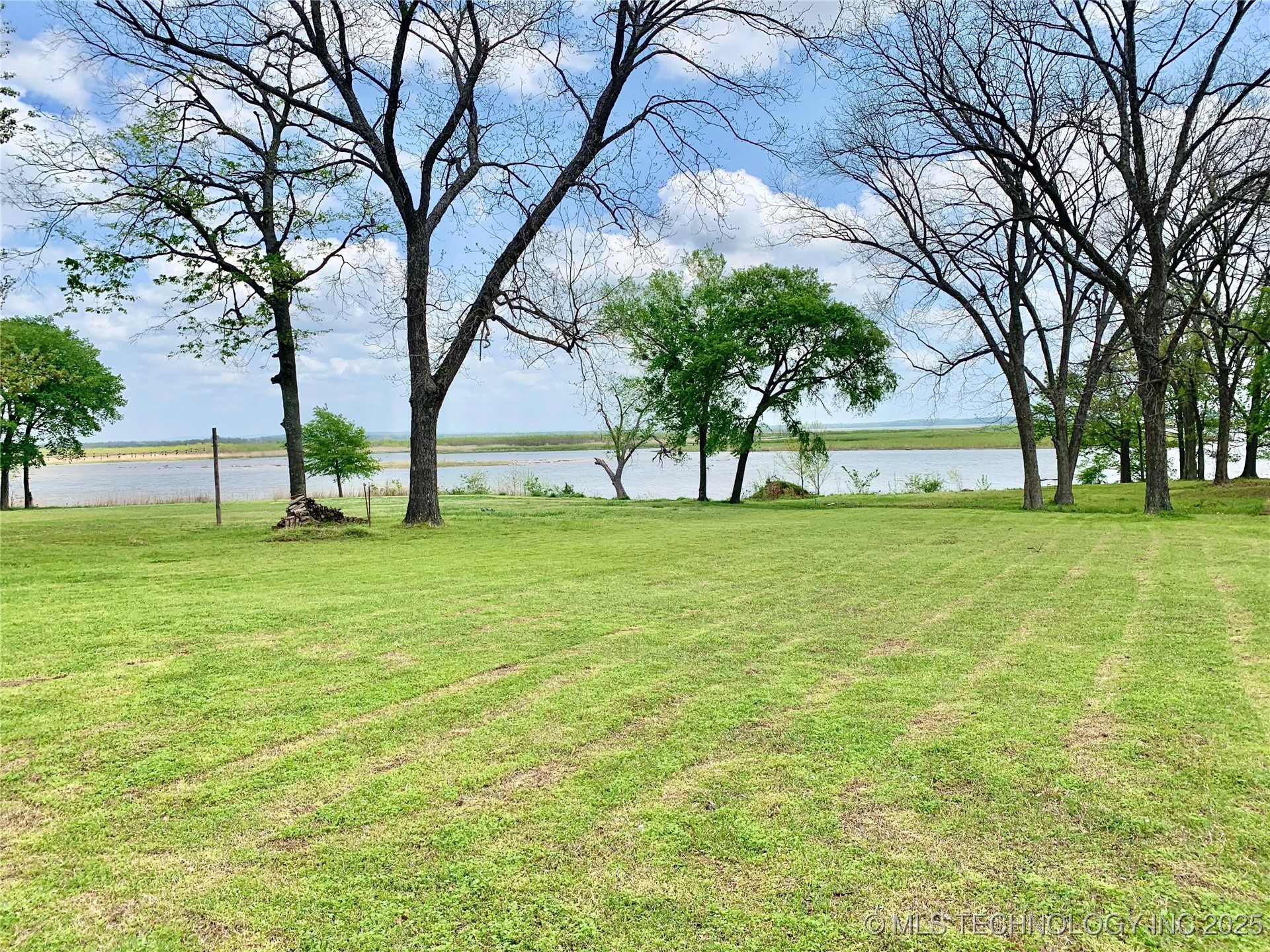 113 N Sam Boulevard Property Photo 3