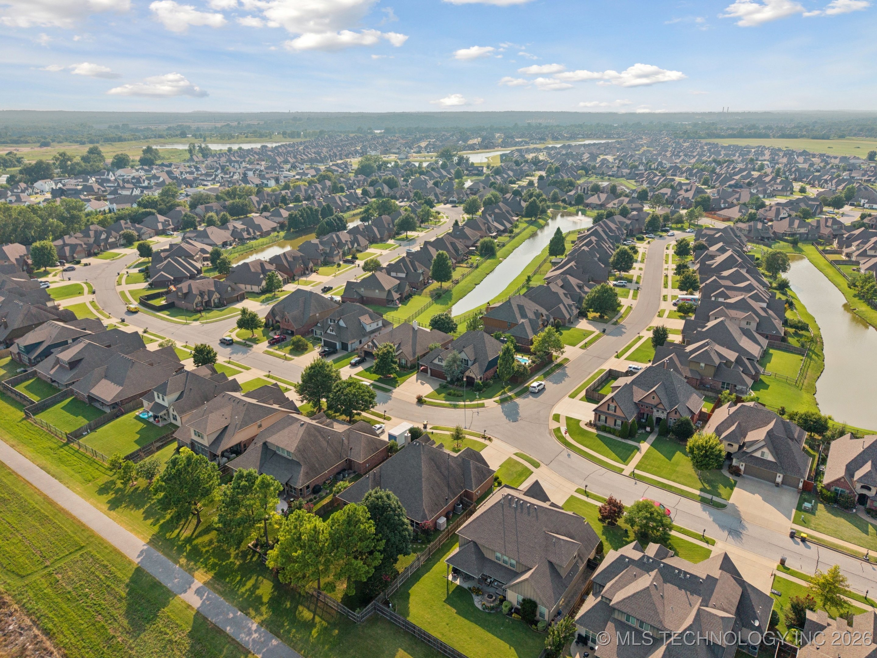 12564 S 71st East Avenue Property Photo 4