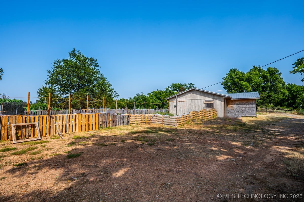 22644 Aes Road Property Photo 10