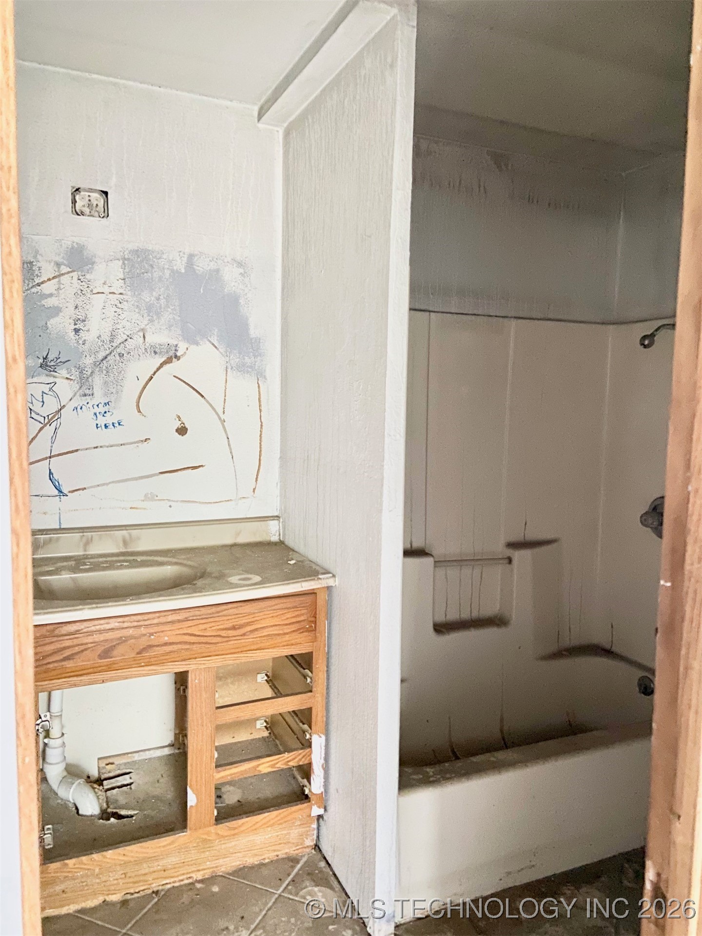 425 Rockdale Boulevard Property Photo 6