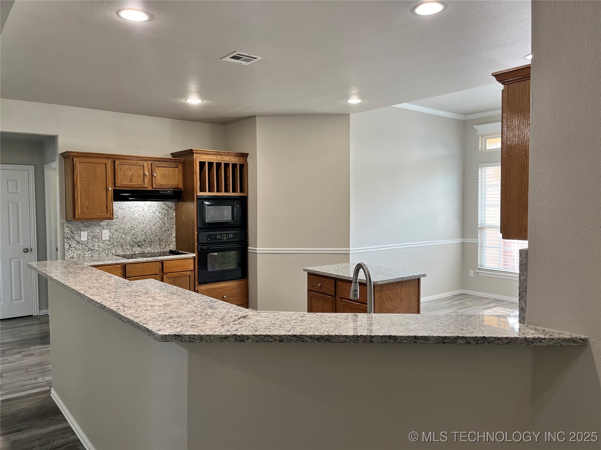 12047 N 193rd East Avenue Property Photo 6