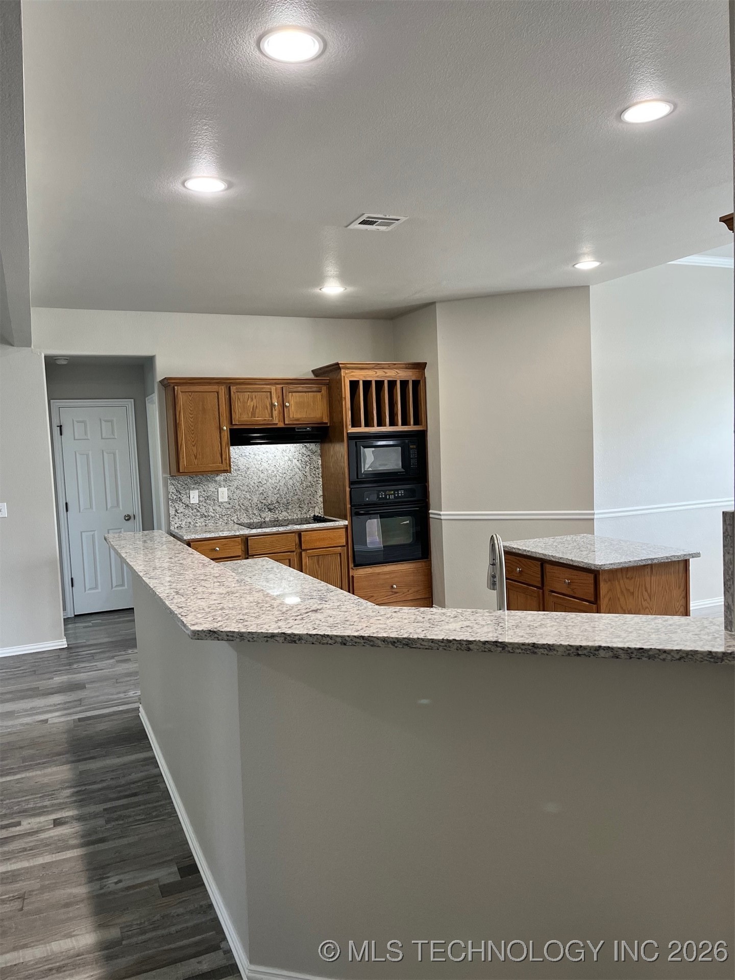 12047 N 193rd East Avenue Property Photo 7