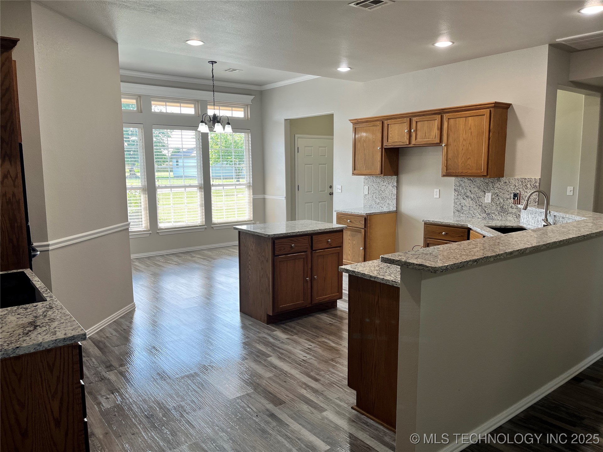 12047 N 193rd East Avenue Property Photo 8