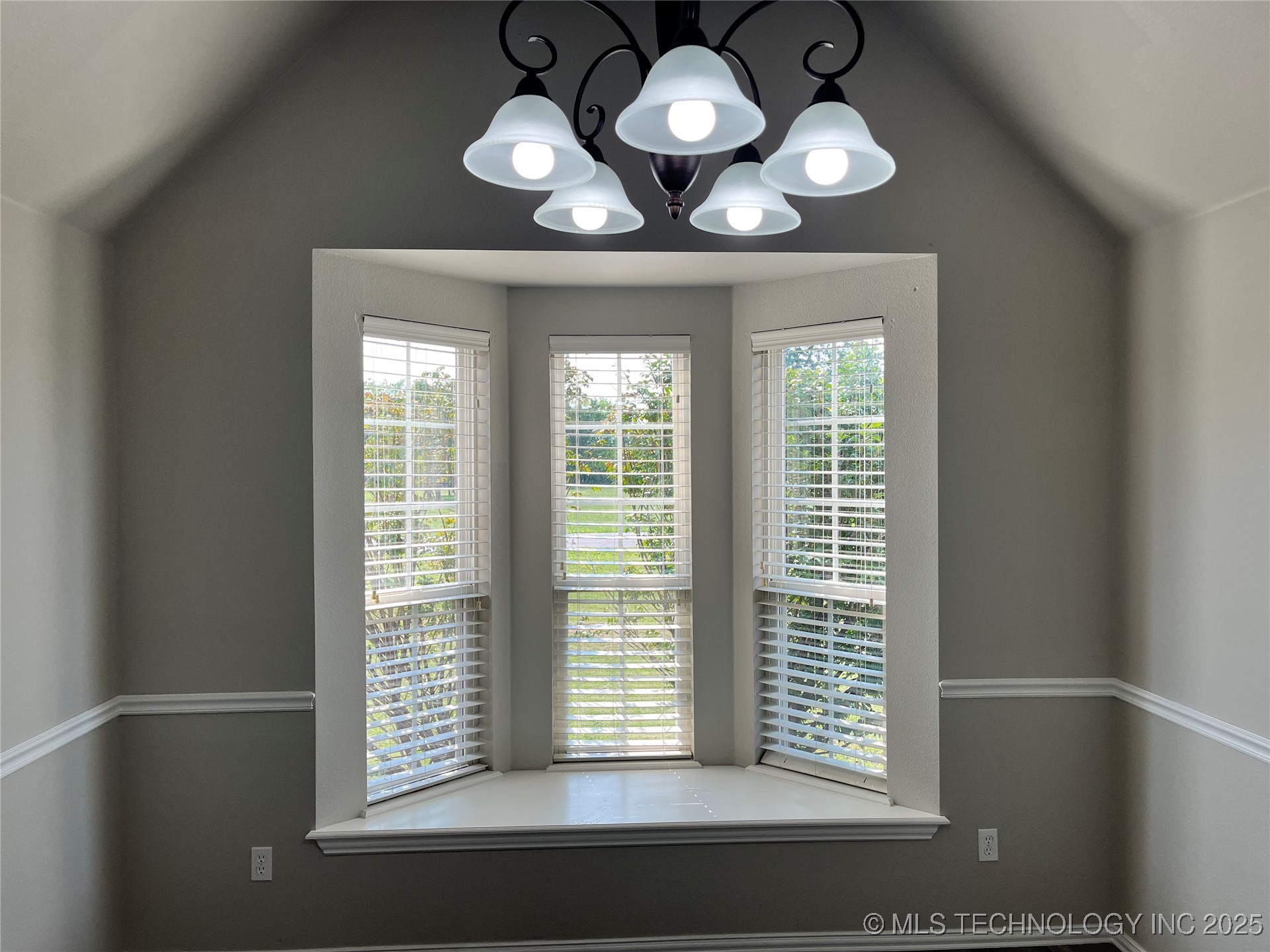 12047 N 193rd East Avenue Property Photo 13