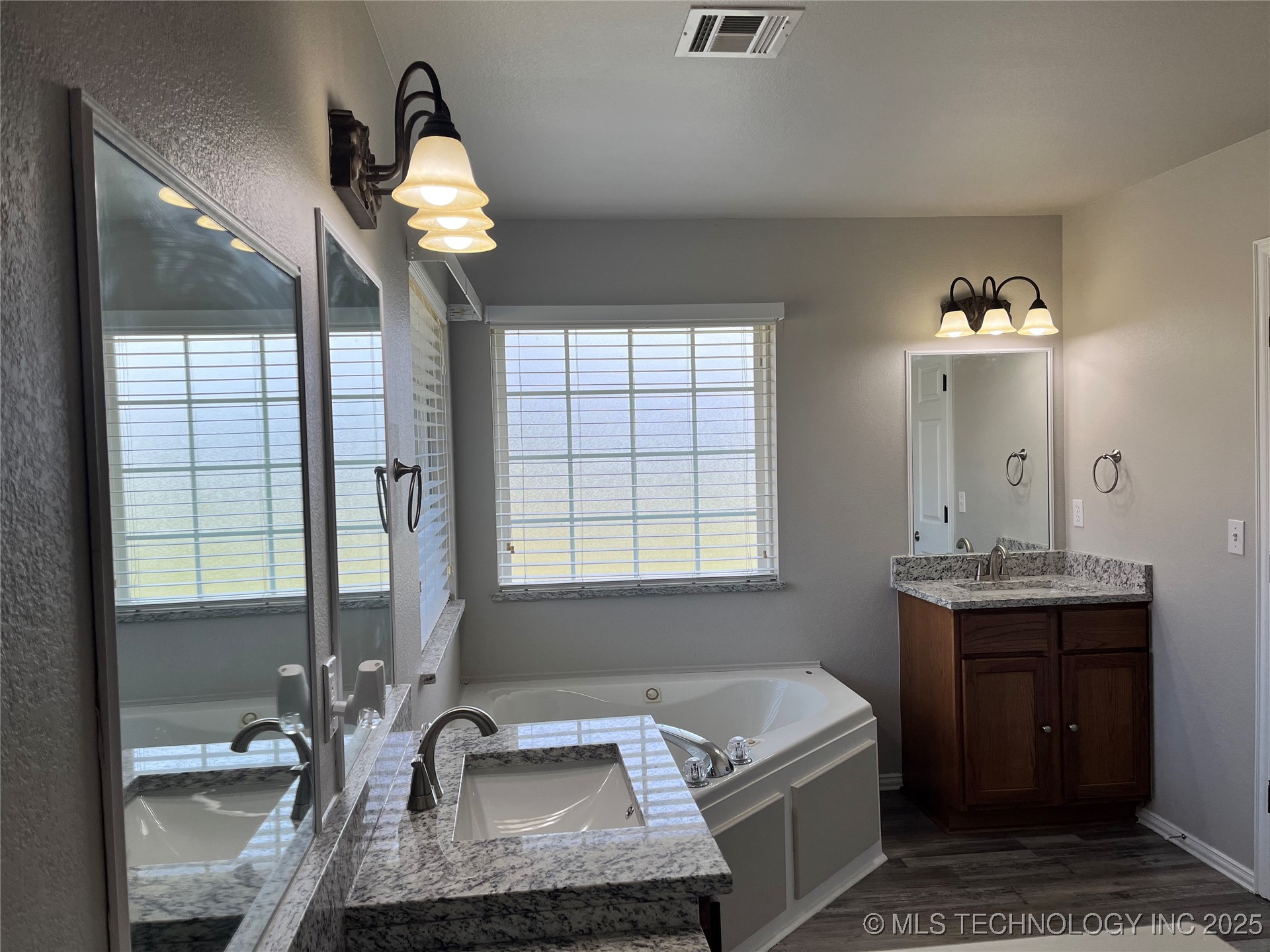 12047 N 193rd East Avenue Property Photo 18