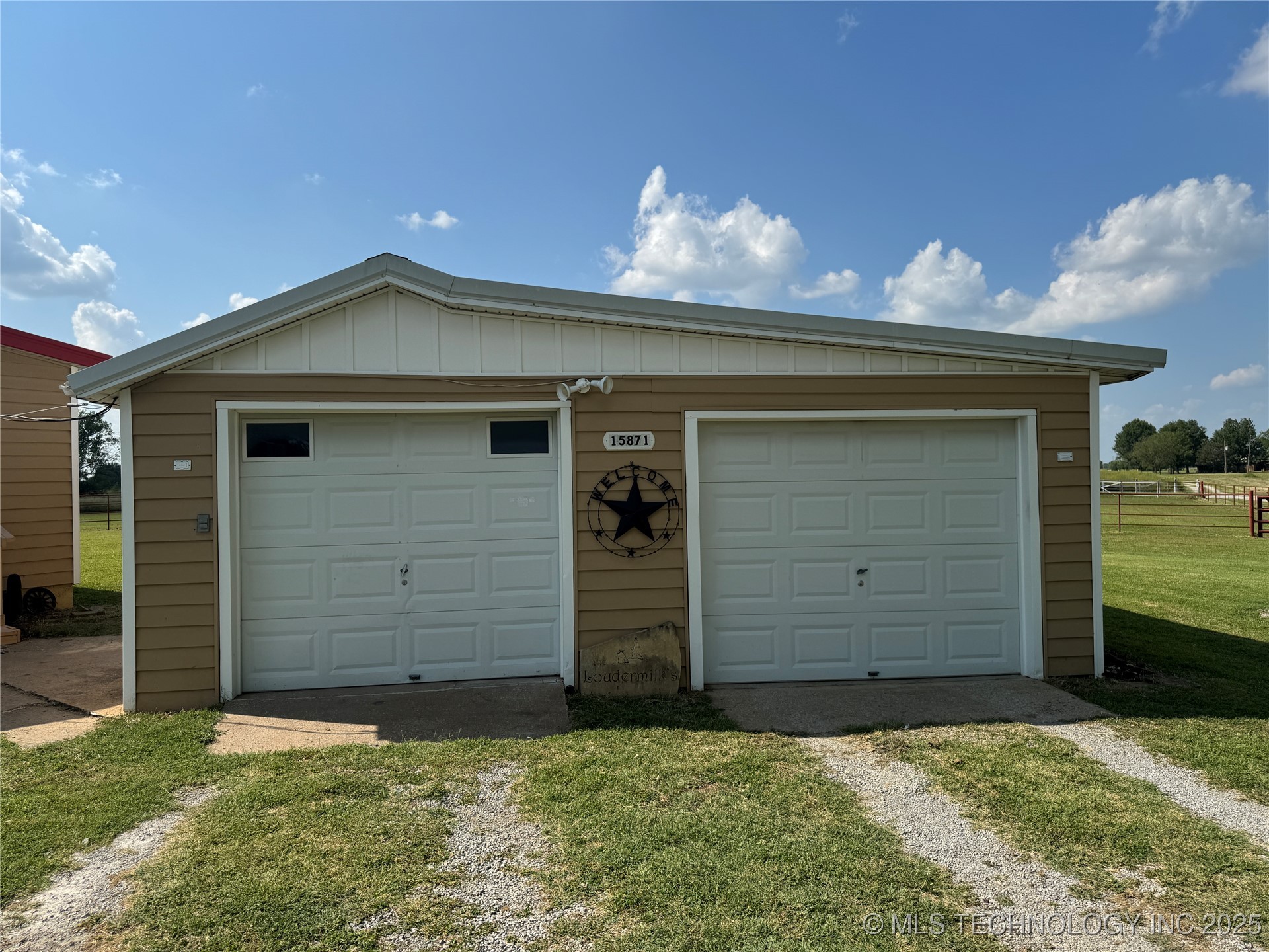 15871 N 3982 Property Photo 2