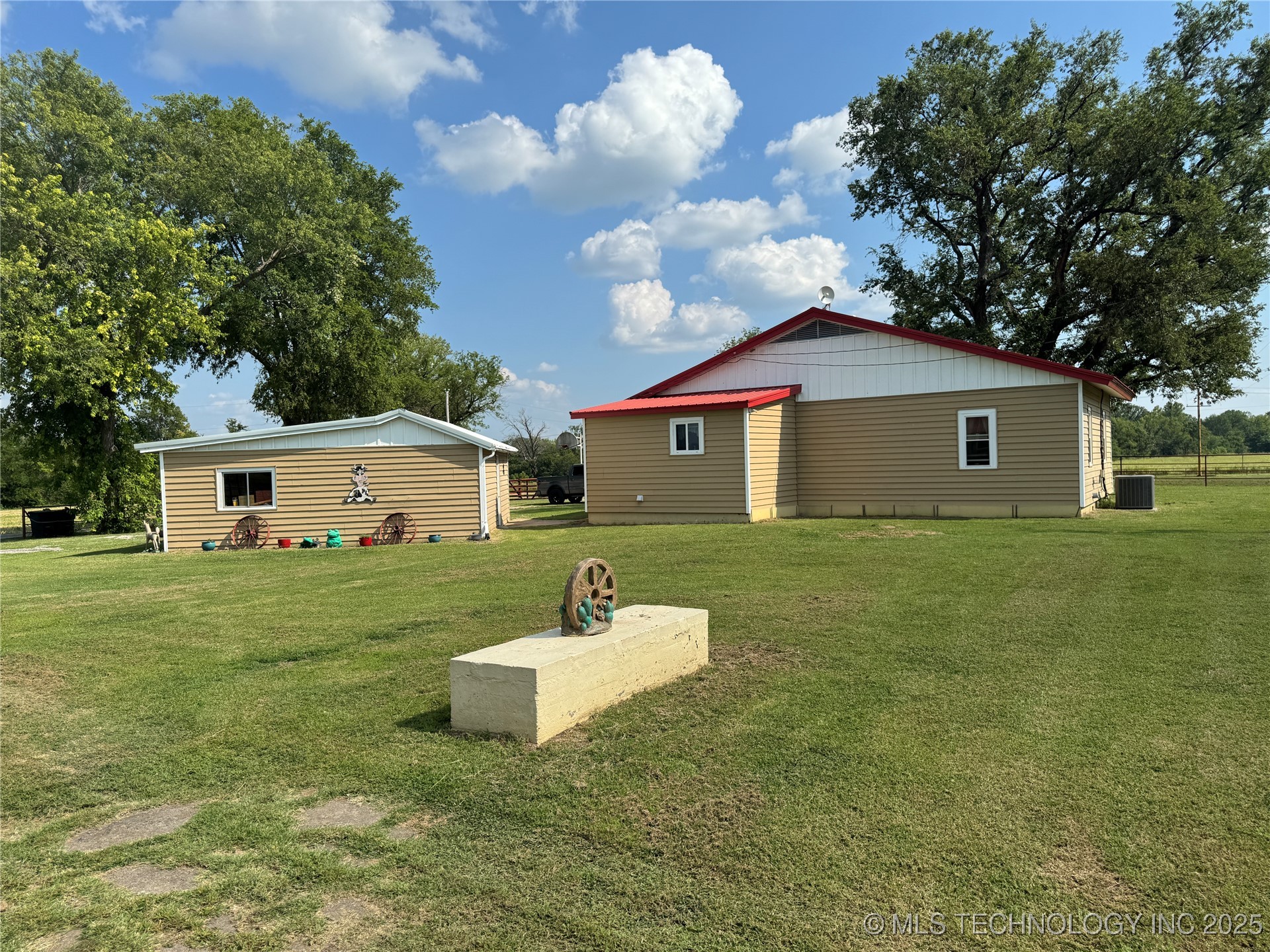 15871 N 3982 Property Photo 4