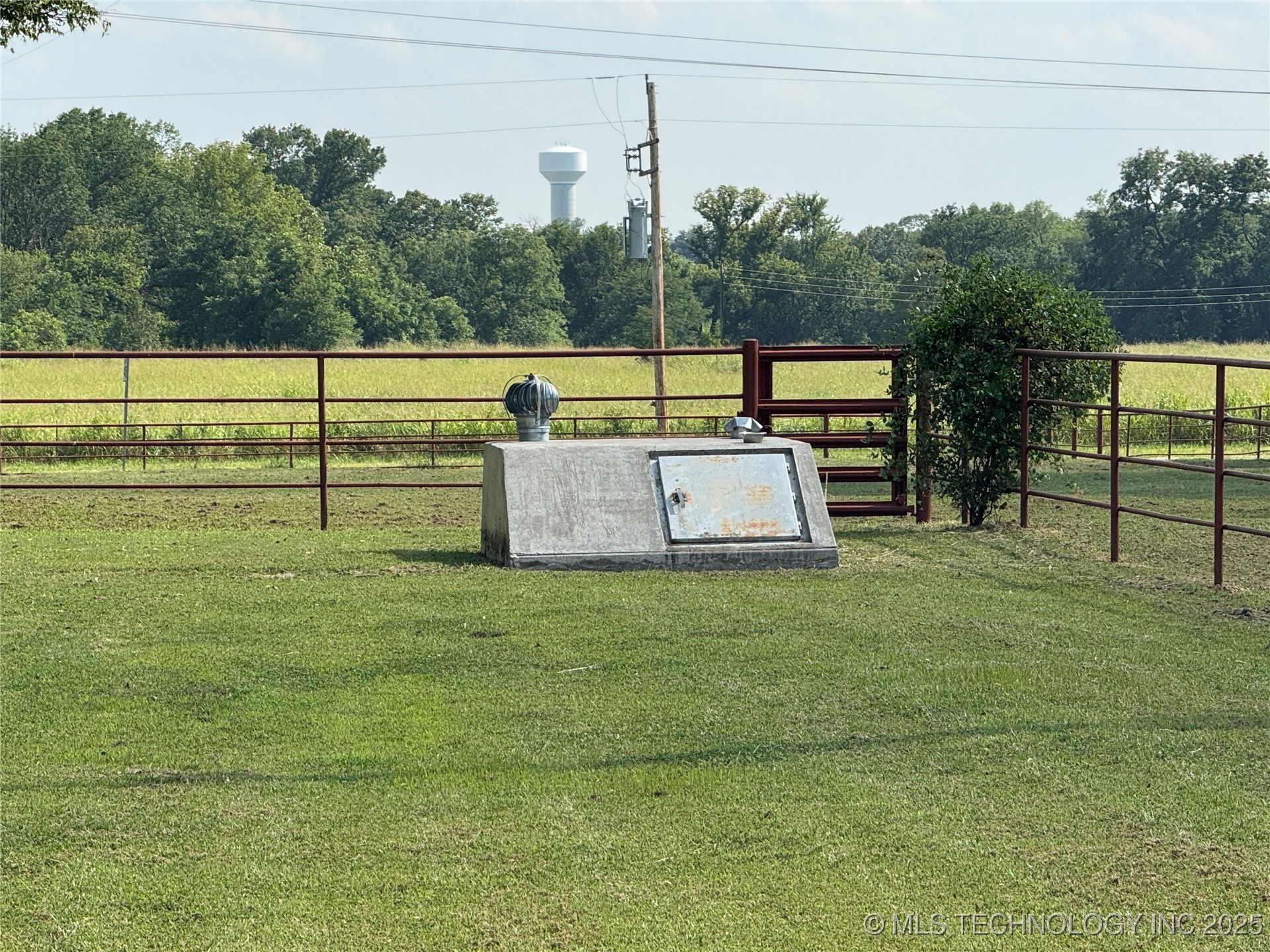 15871 N 3982 Property Photo 5