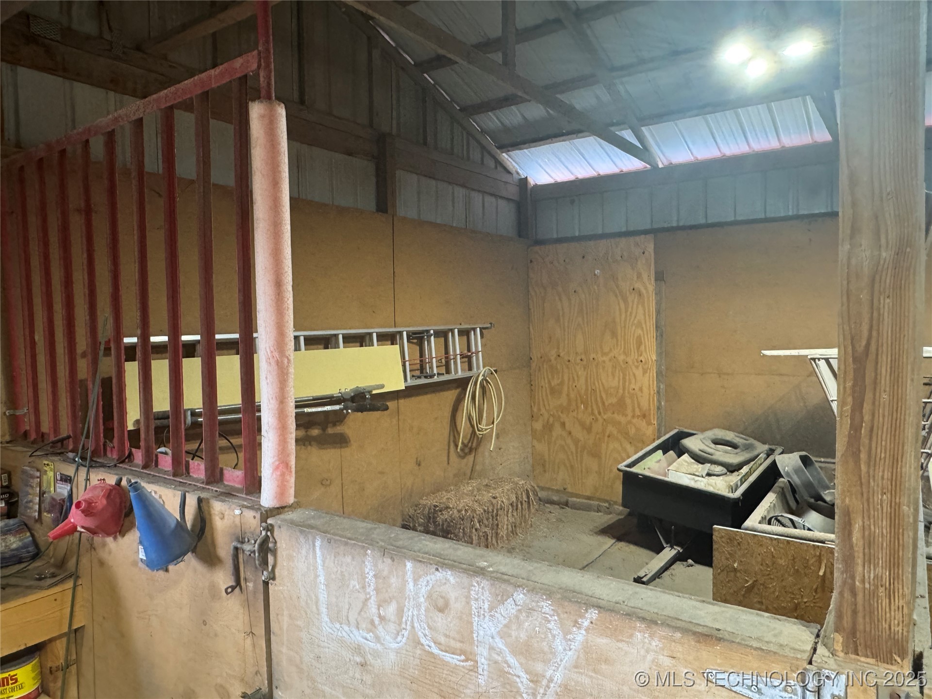 15871 N 3982 Property Photo 13