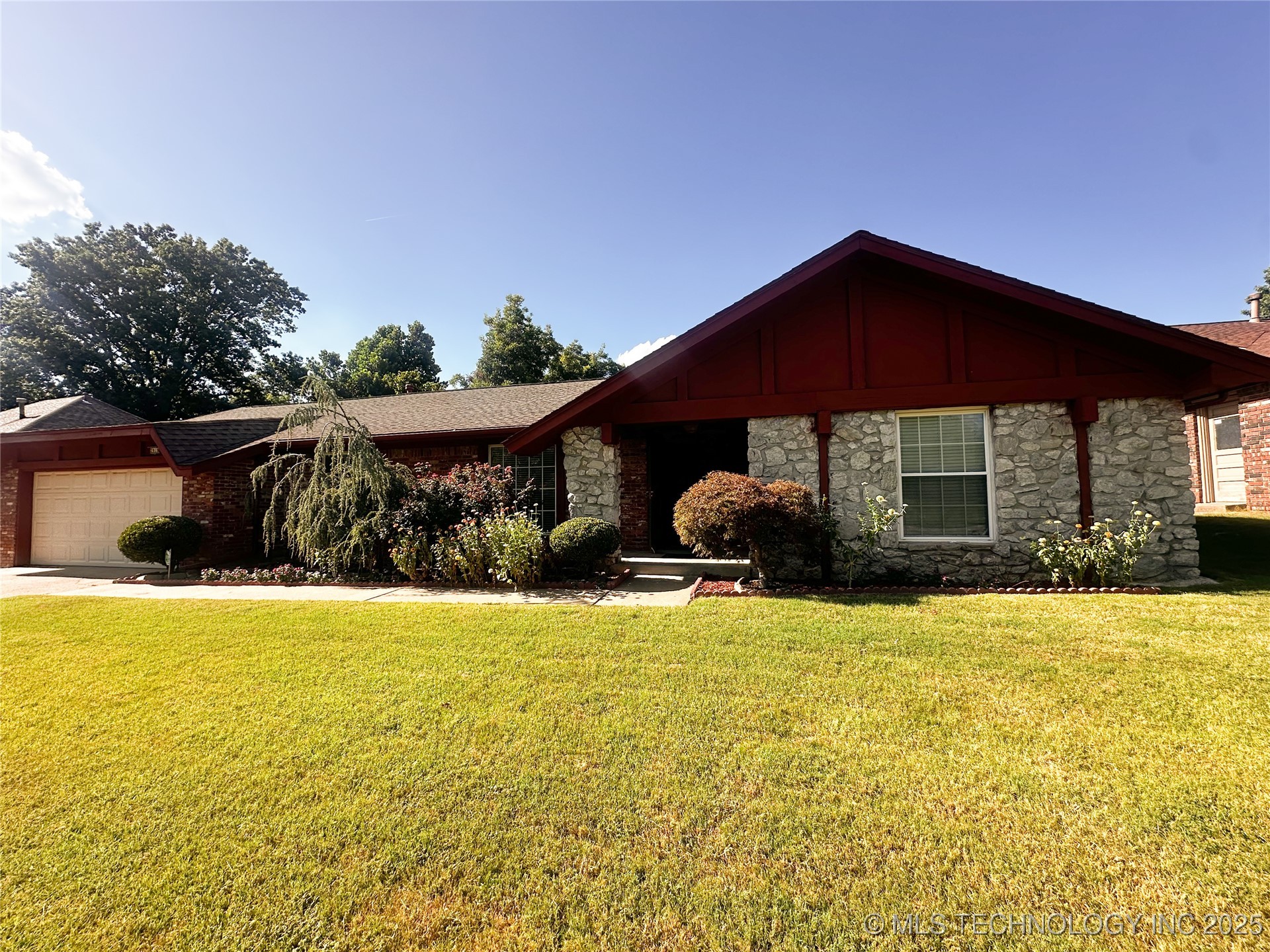 2919 E 78th Street Property Photo 1