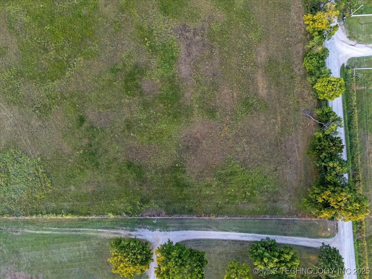 08 E 41st Street S Property Photo 7