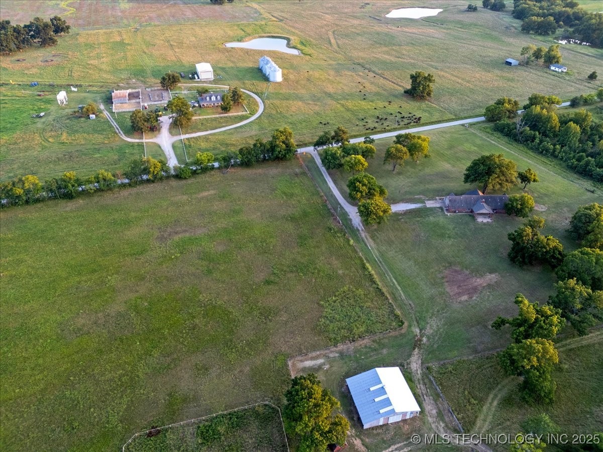 08 E 41st Street S Property Photo 9