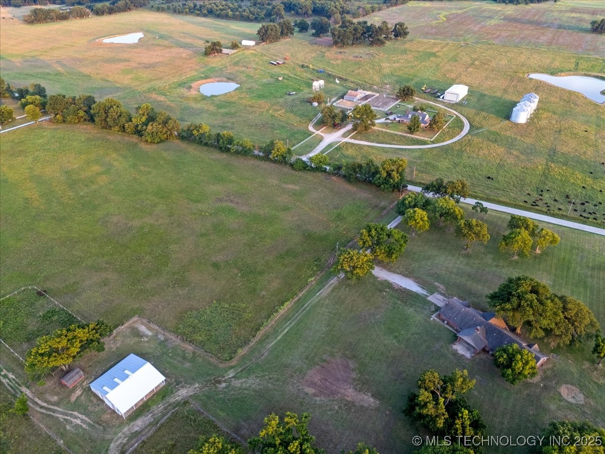 08 E 41st Street S Property Photo 10