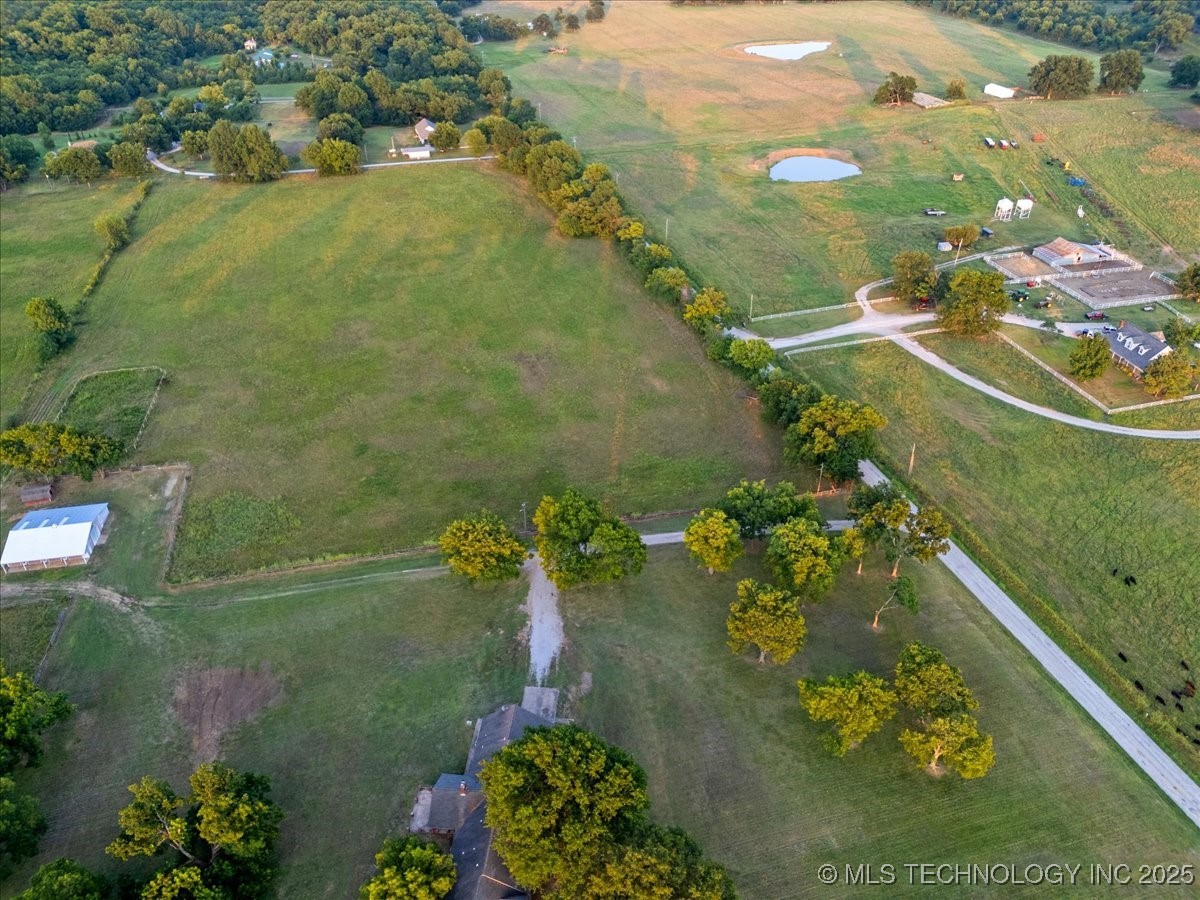 08 E 41st Street S Property Photo 11