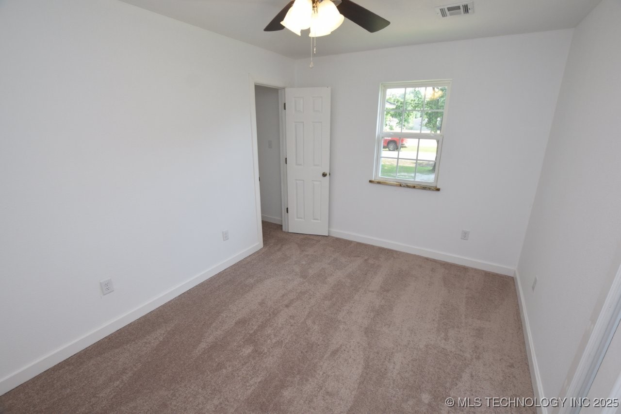 1468 W Division Property Photo 3