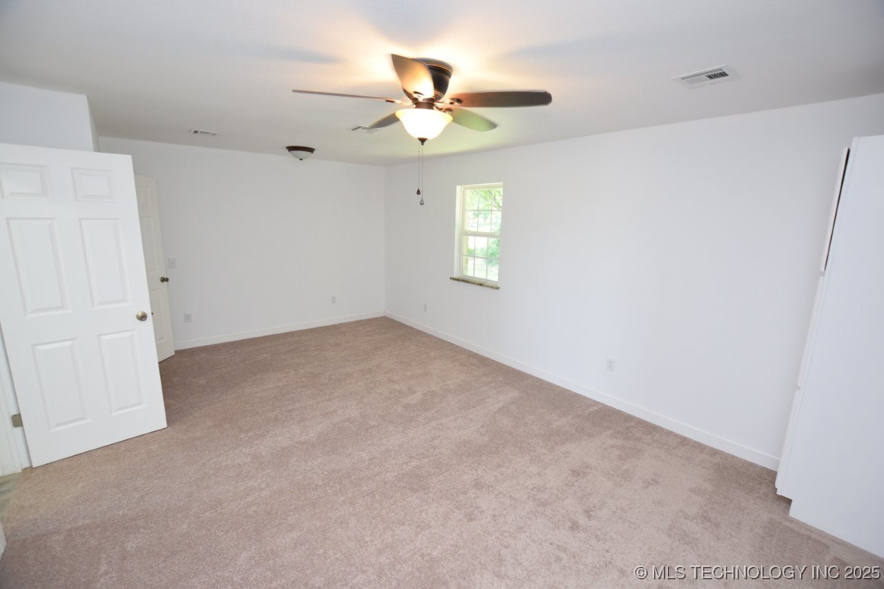 1468 W Division Property Photo 5