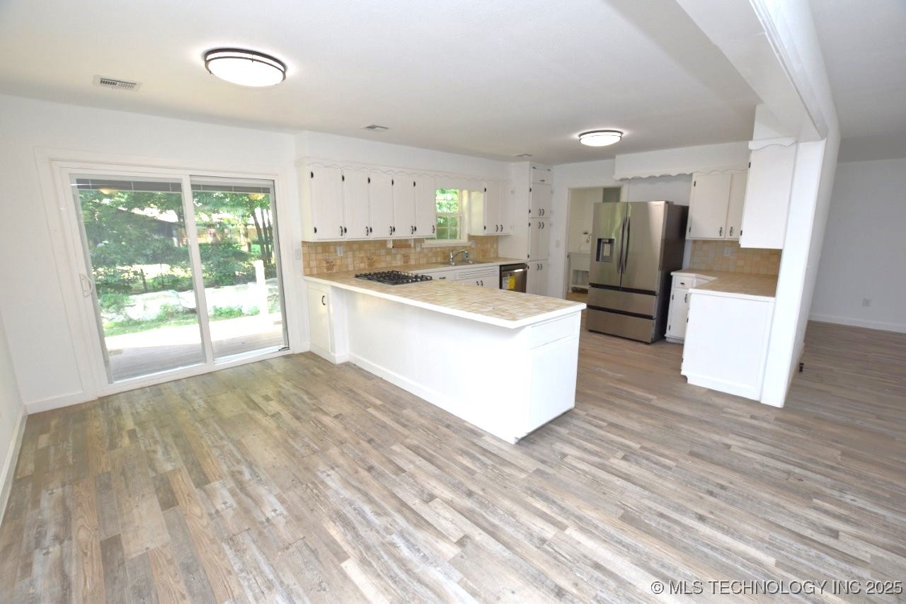 1468 W Division Property Photo 12