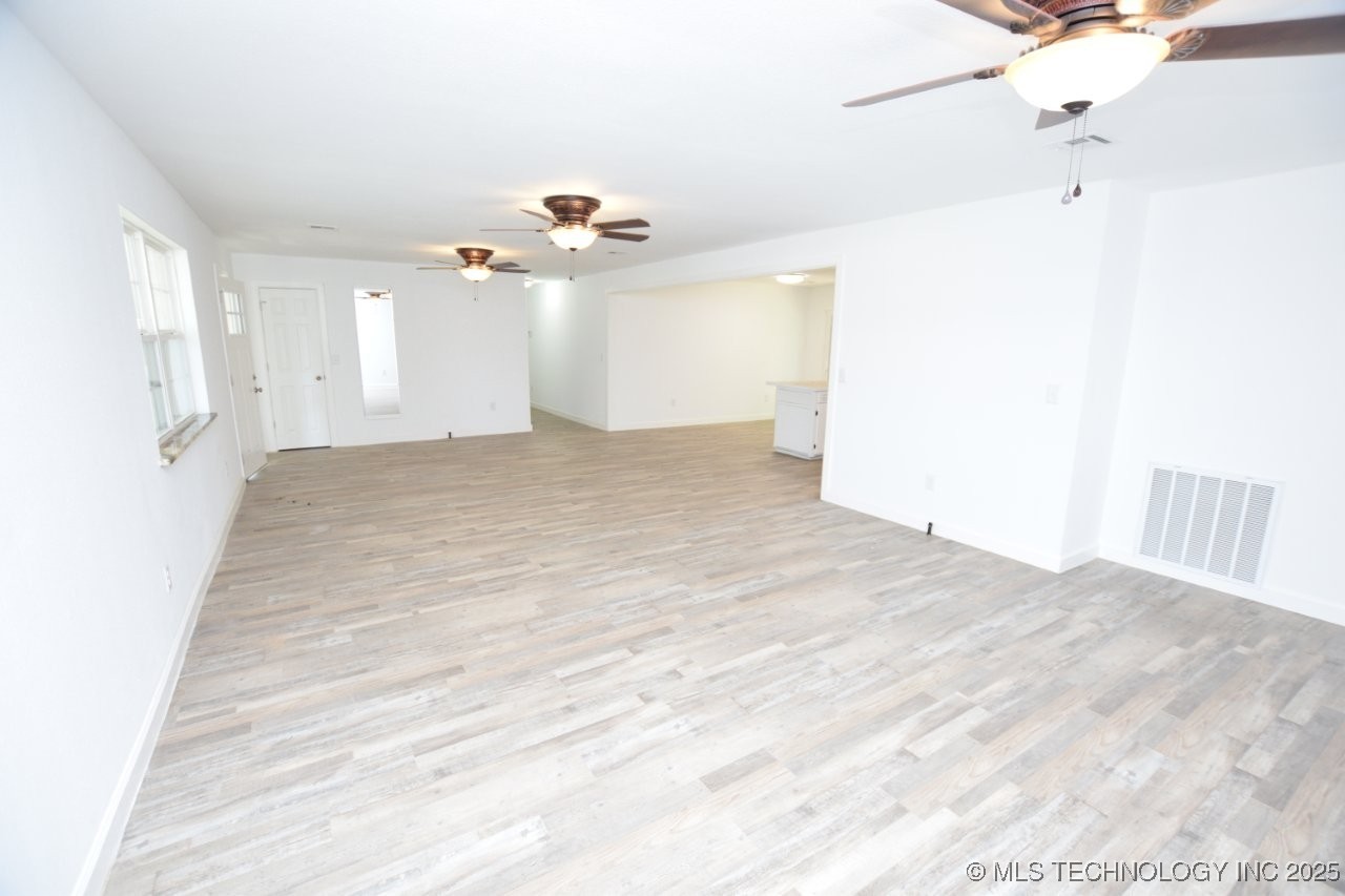 1468 W Division Property Photo 13