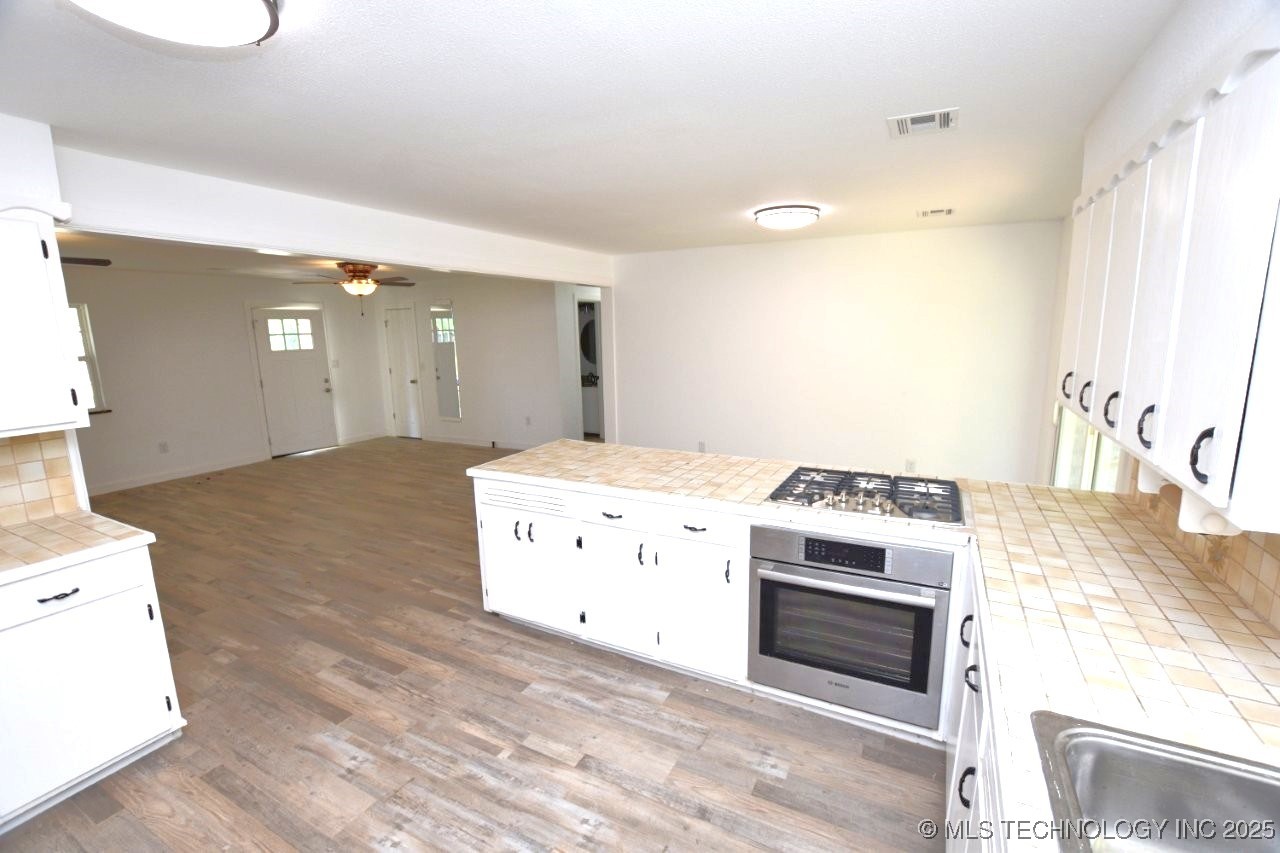 1468 W Division Property Photo 16