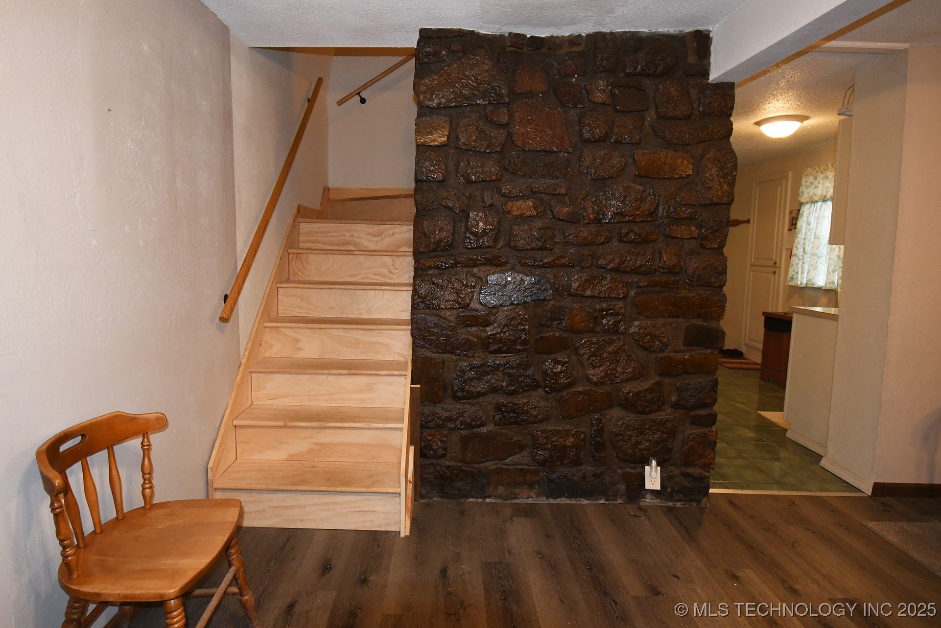 448644 E 979 Property Photo 5