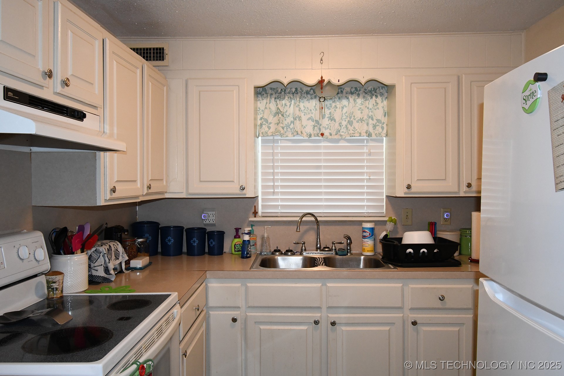 448644 E 979 Property Photo 17