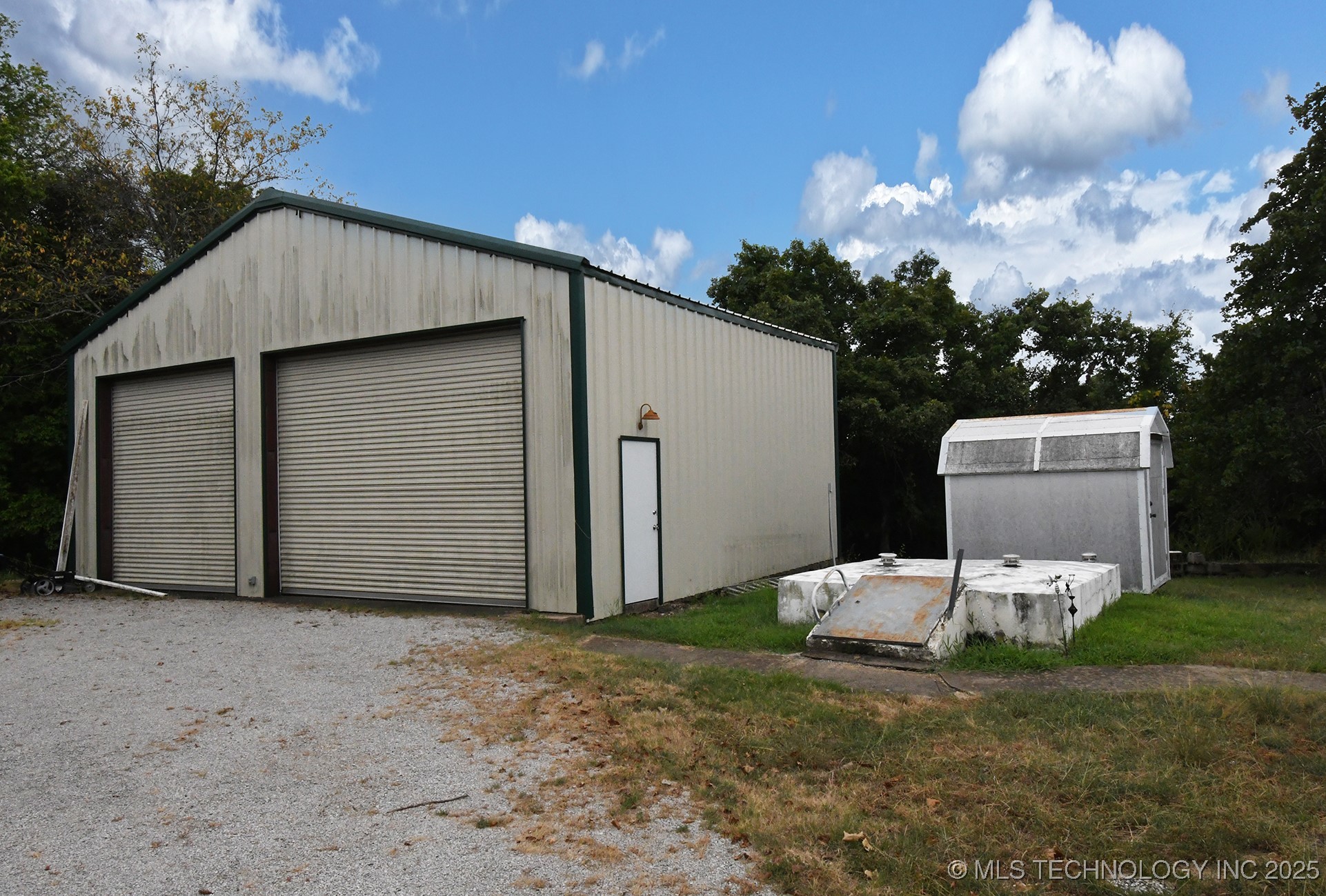 448644 E 979 Property Photo 38