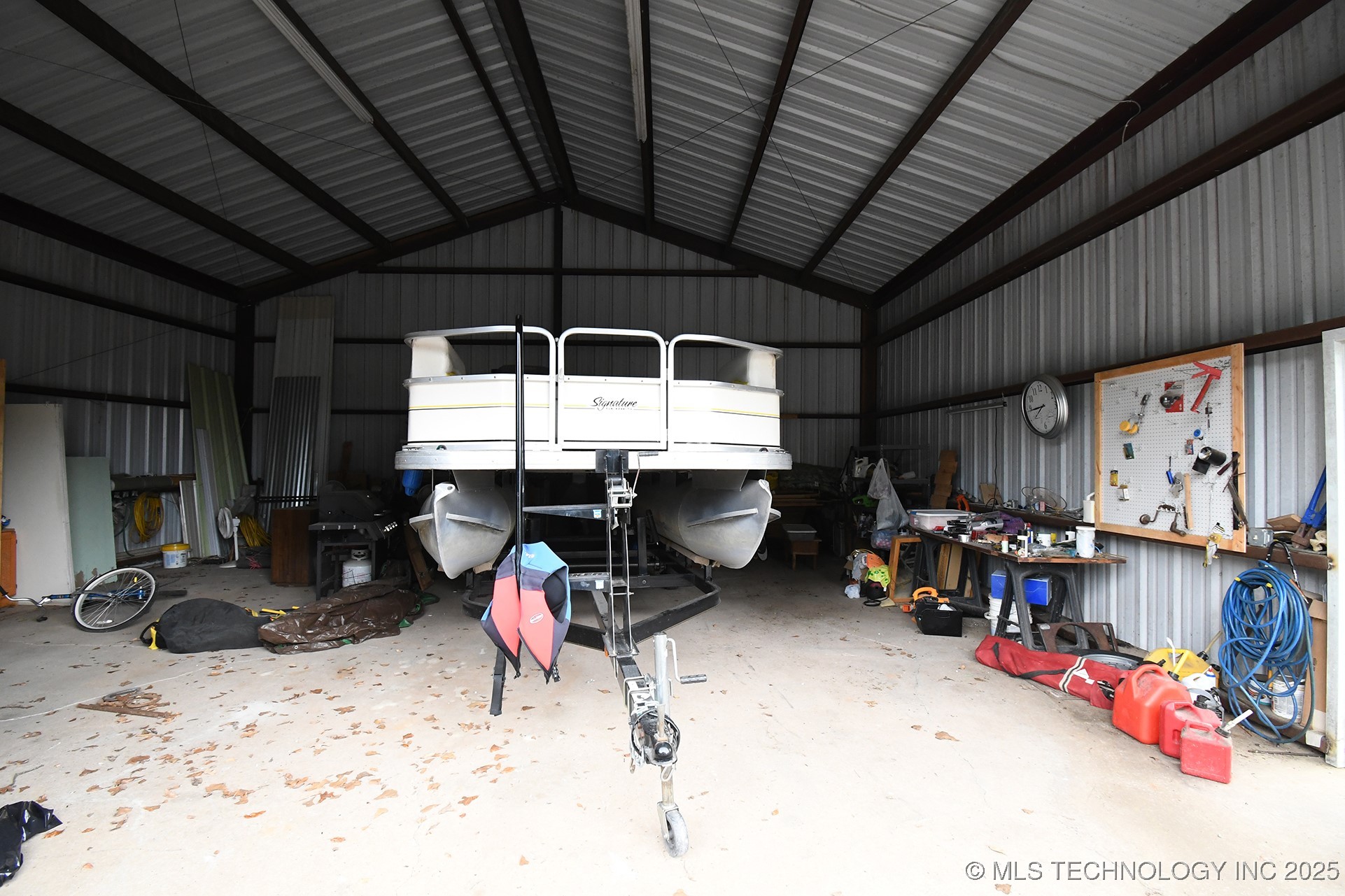 448644 E 979 Property Photo 40