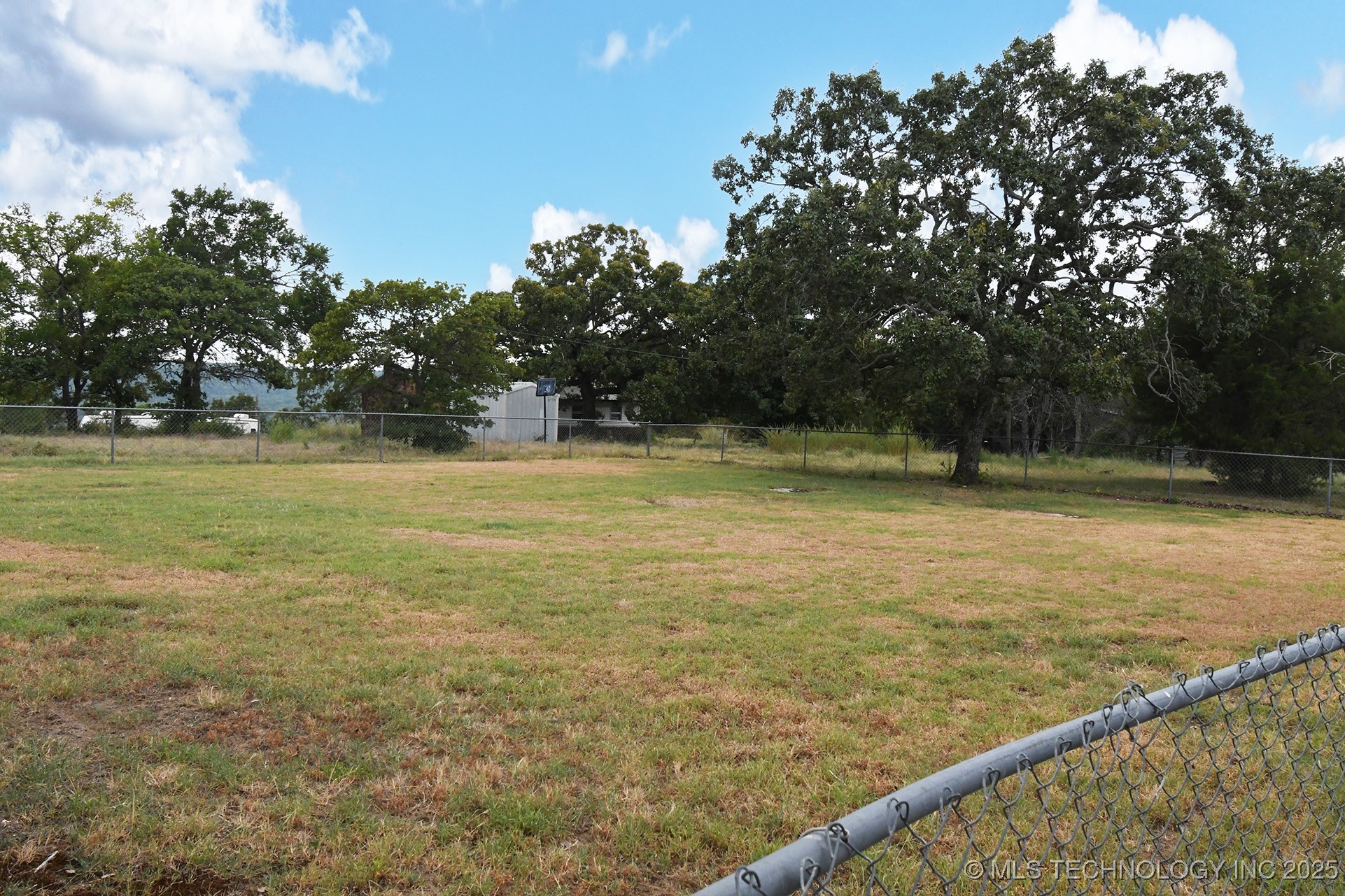 448644 E 979 Property Photo 44