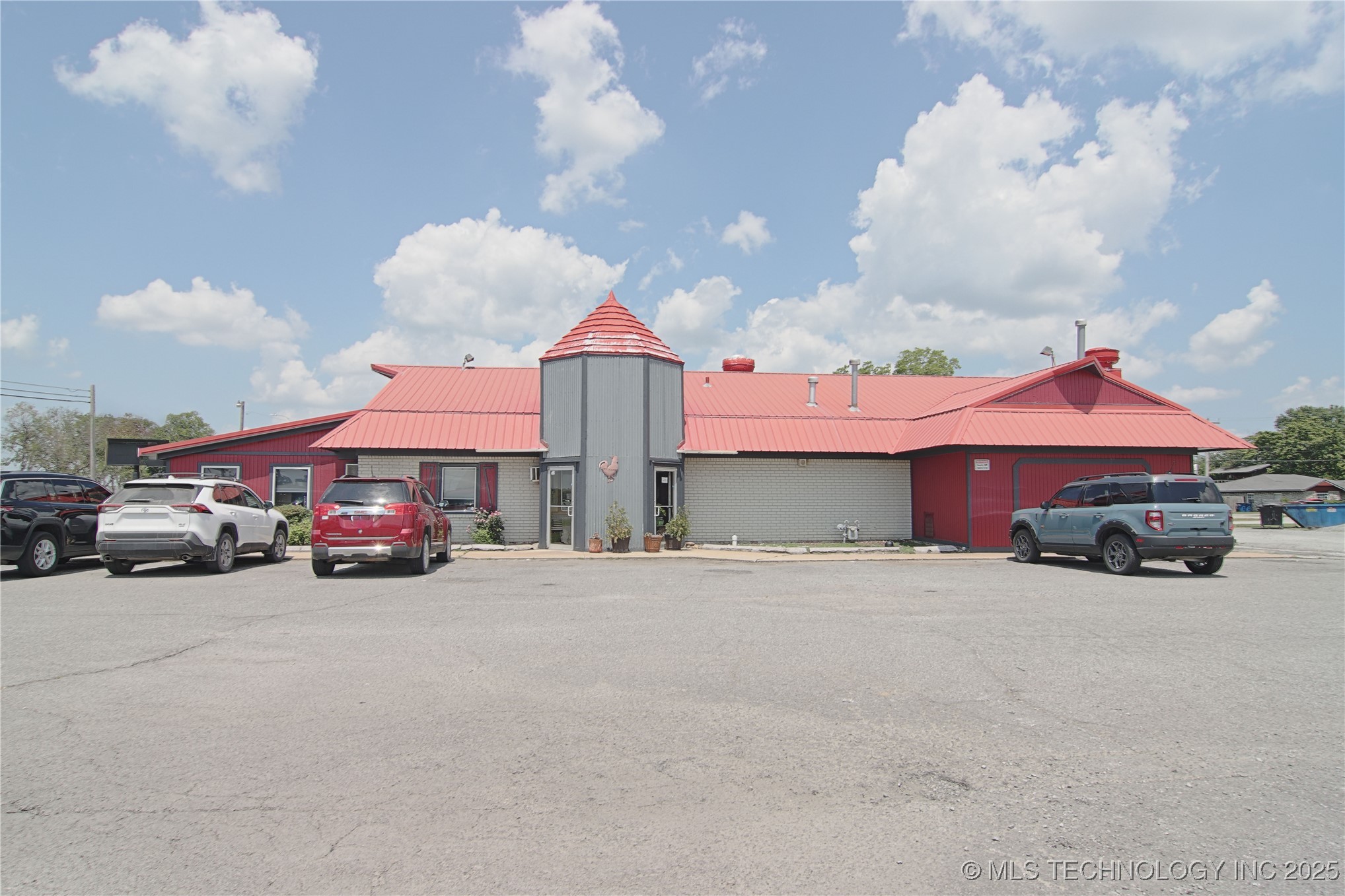 801 S Dewey Avenue Property Photo 1