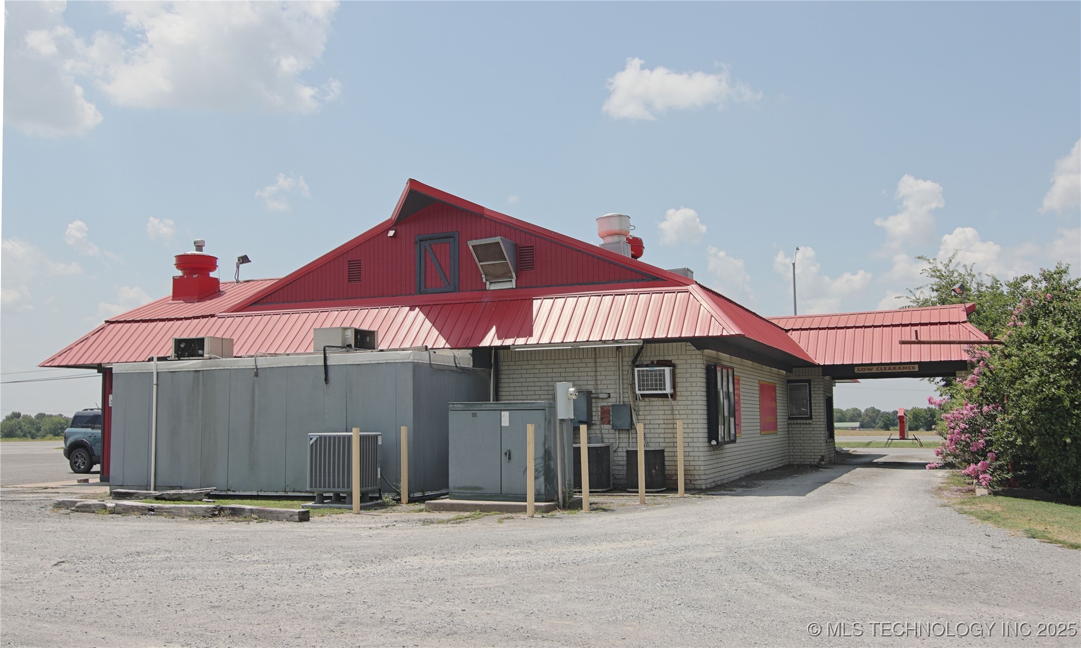 801 S Dewey Avenue Property Photo 4