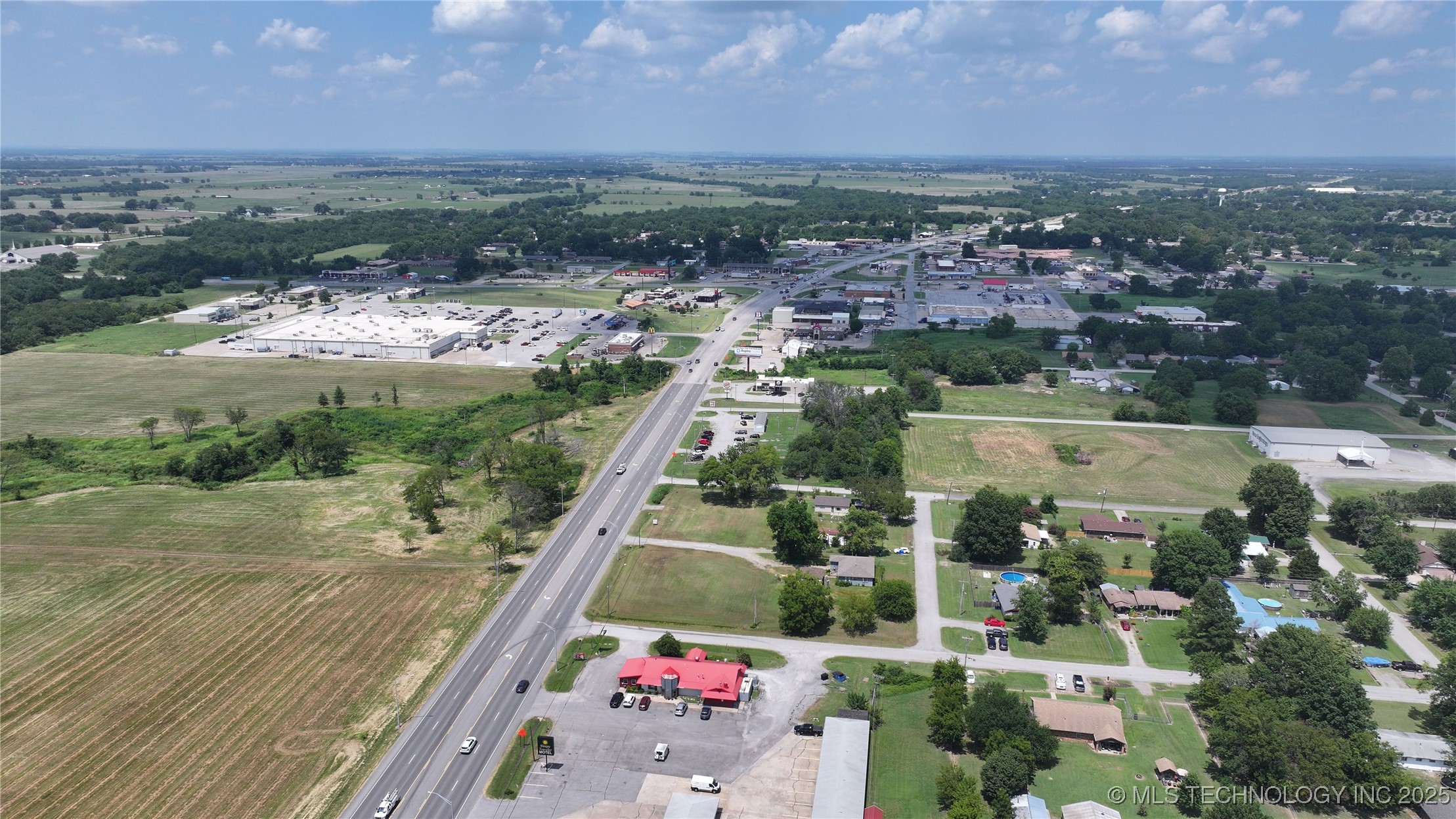 801 S Dewey Avenue Property Photo 6