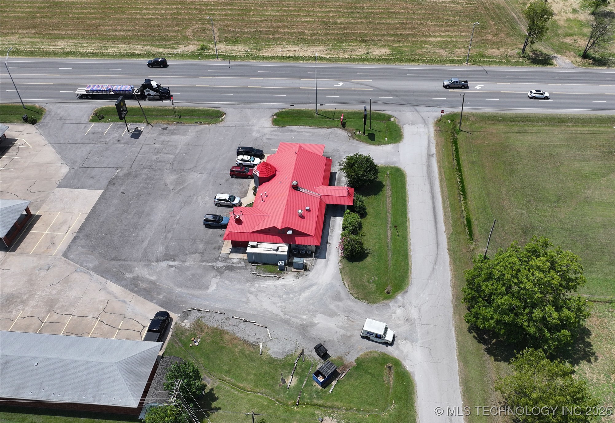 801 S Dewey Avenue Property Photo 8