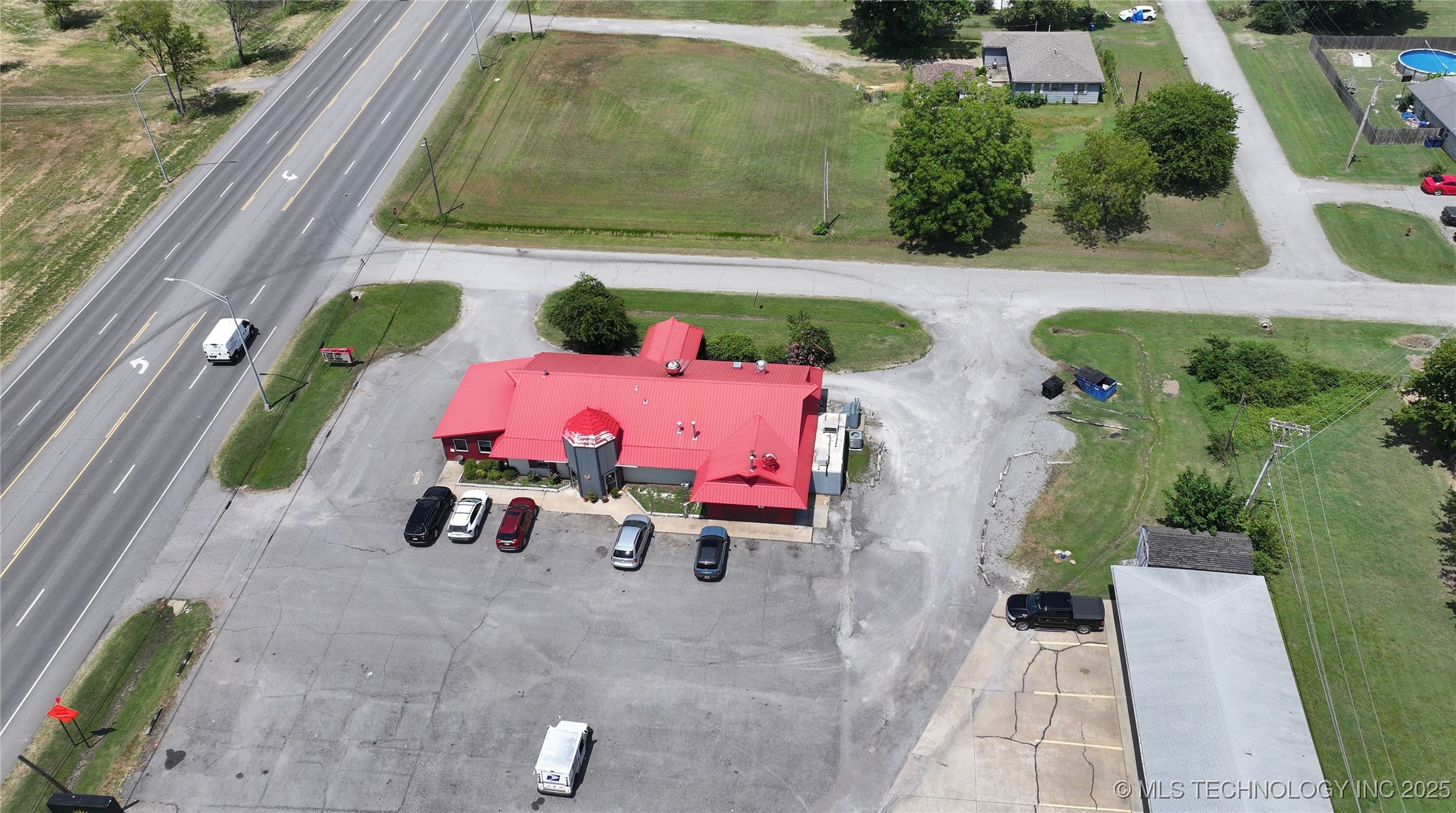 801 S Dewey Avenue Property Photo 9