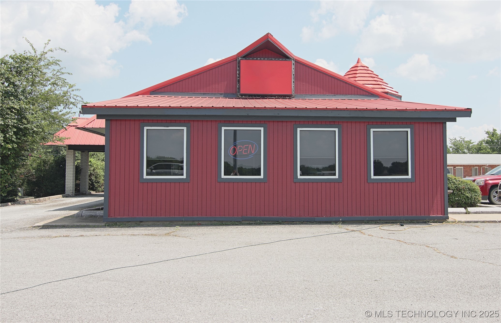 801 S Dewey Avenue Property Photo 11