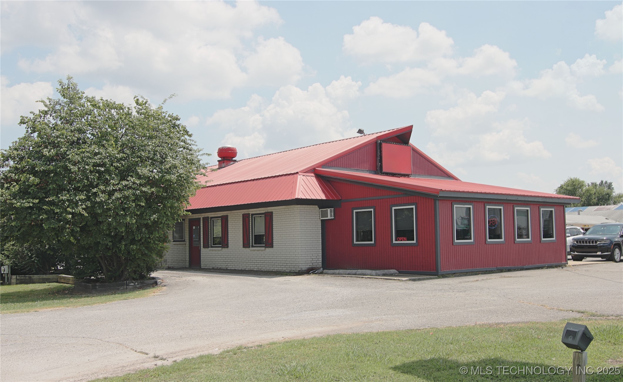 801 S Dewey Avenue Property Photo 13