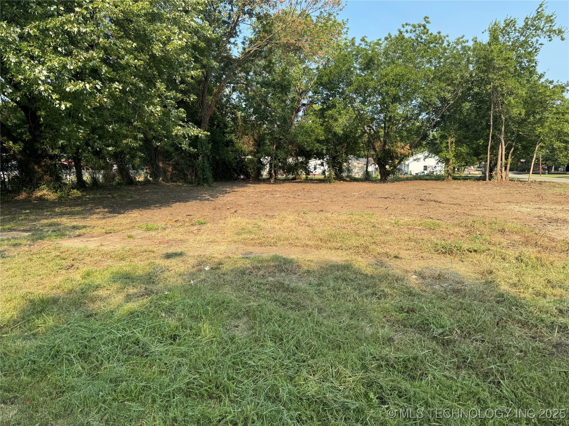 533 N Smith Street Property Photo 4