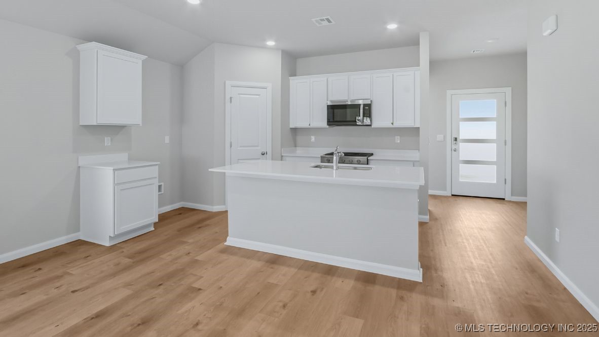 7502 N 154th East Avenue Property Photo 3