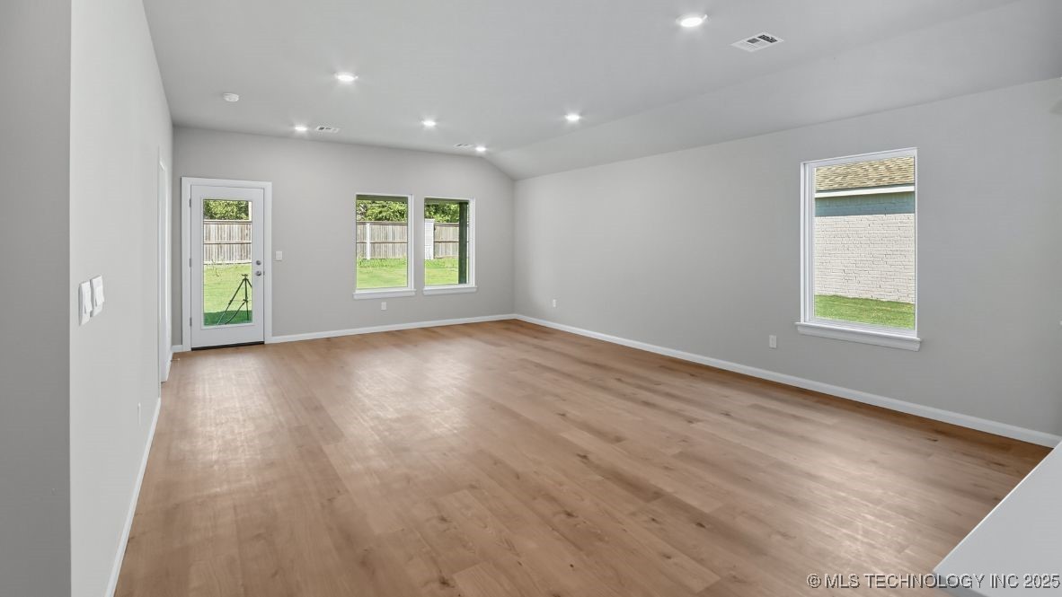 7502 N 154th East Avenue Property Photo 5