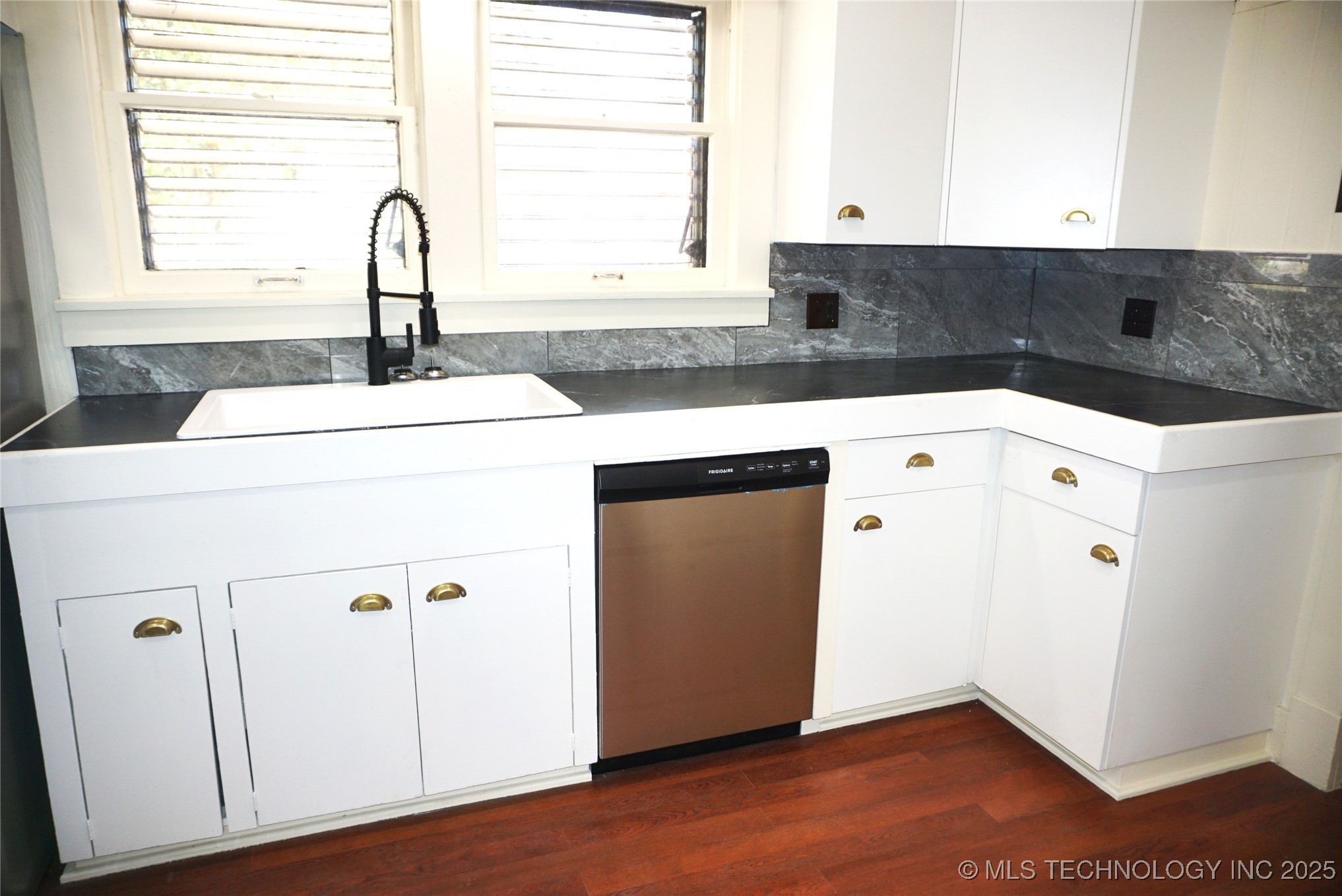 602 Cummings Street Property Photo 28