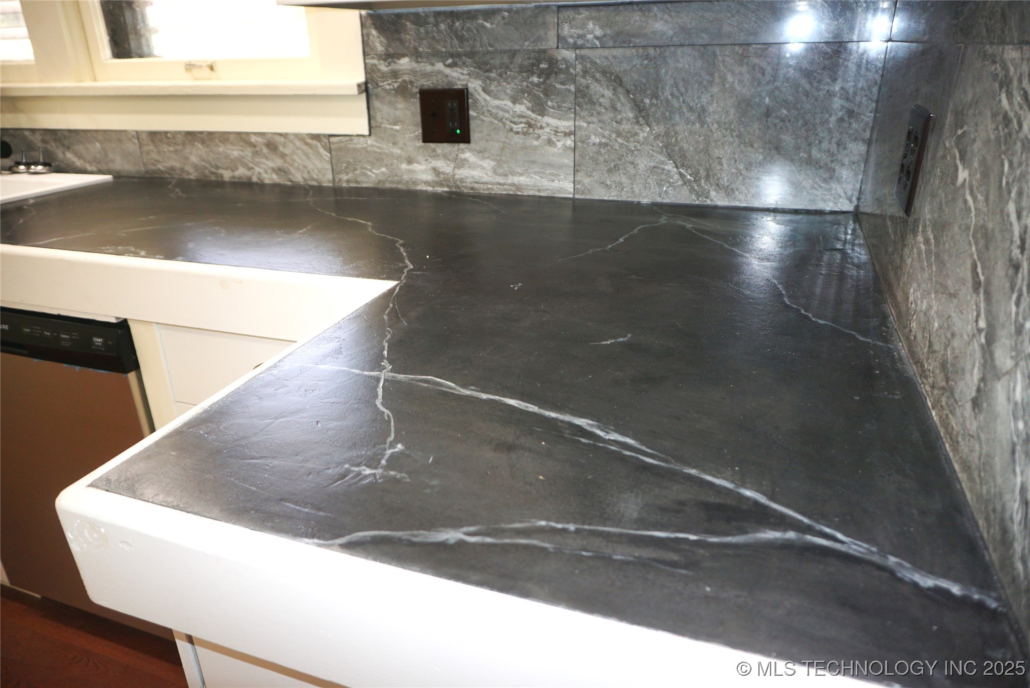 602 Cummings Street Property Photo 31