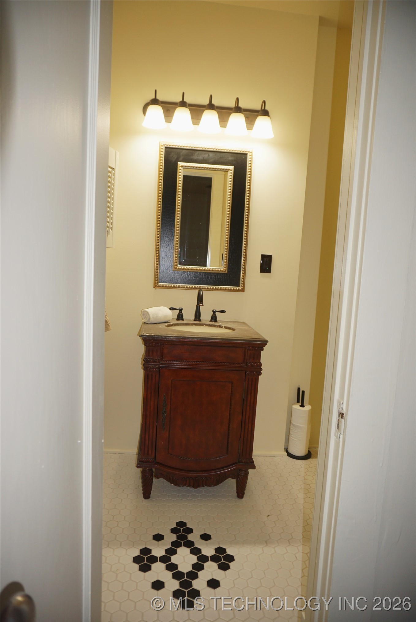 602 Cummings Street Property Photo 39