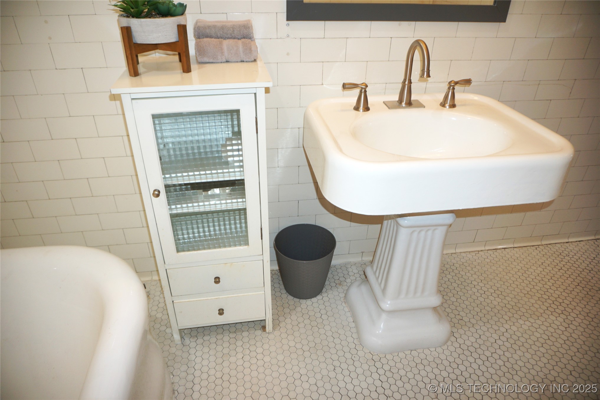 602 Cummings Street Property Photo 52