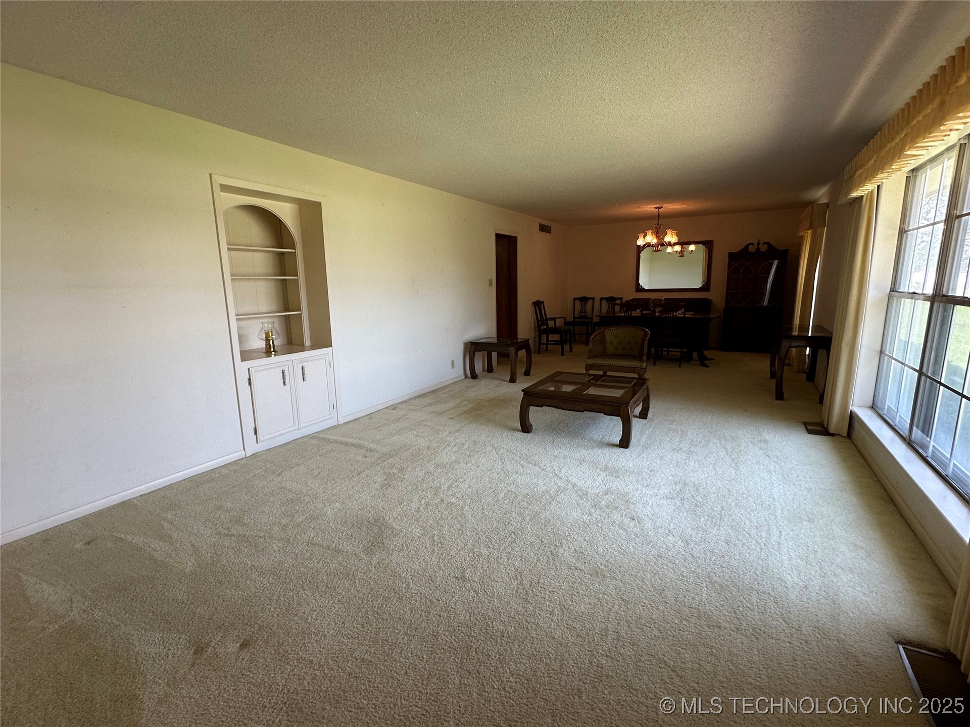 308 E Main Property Photo 8