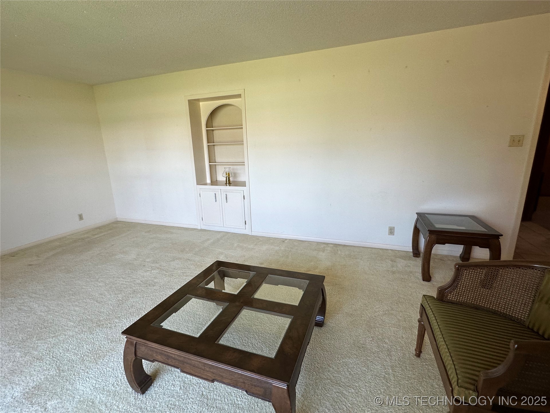 308 E Main Property Photo 9