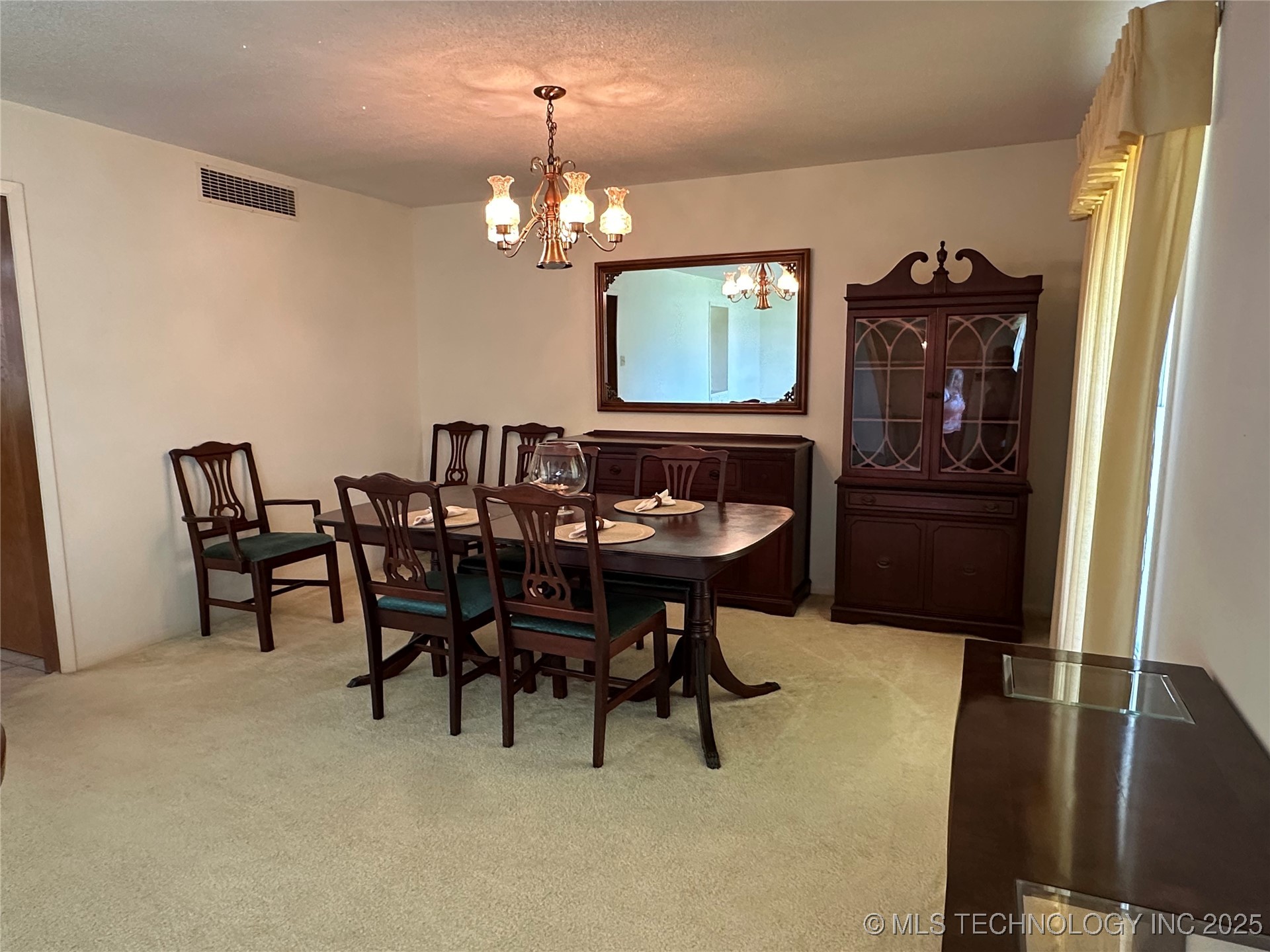 308 E Main Property Photo 11