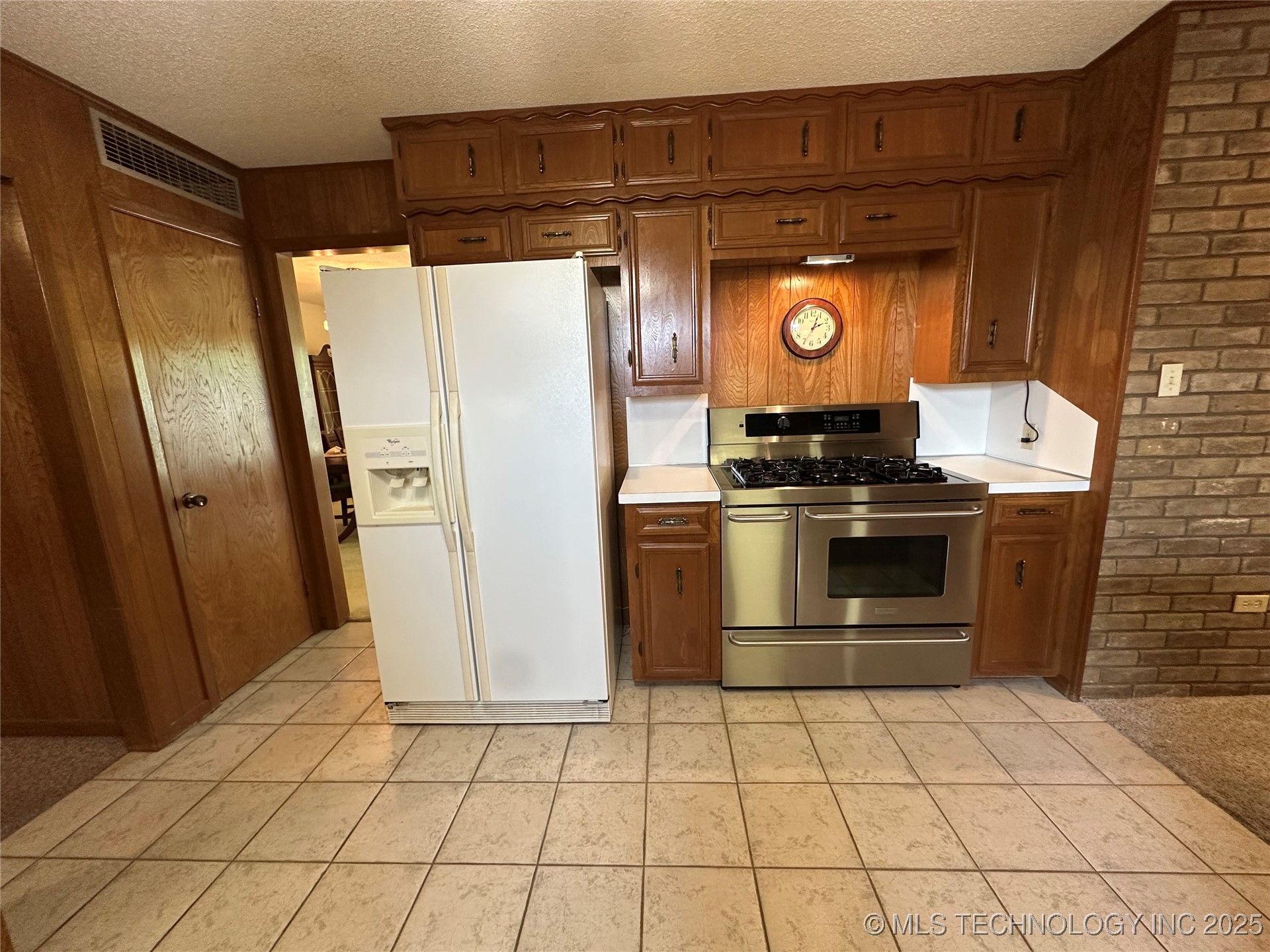 308 E Main Property Photo 14