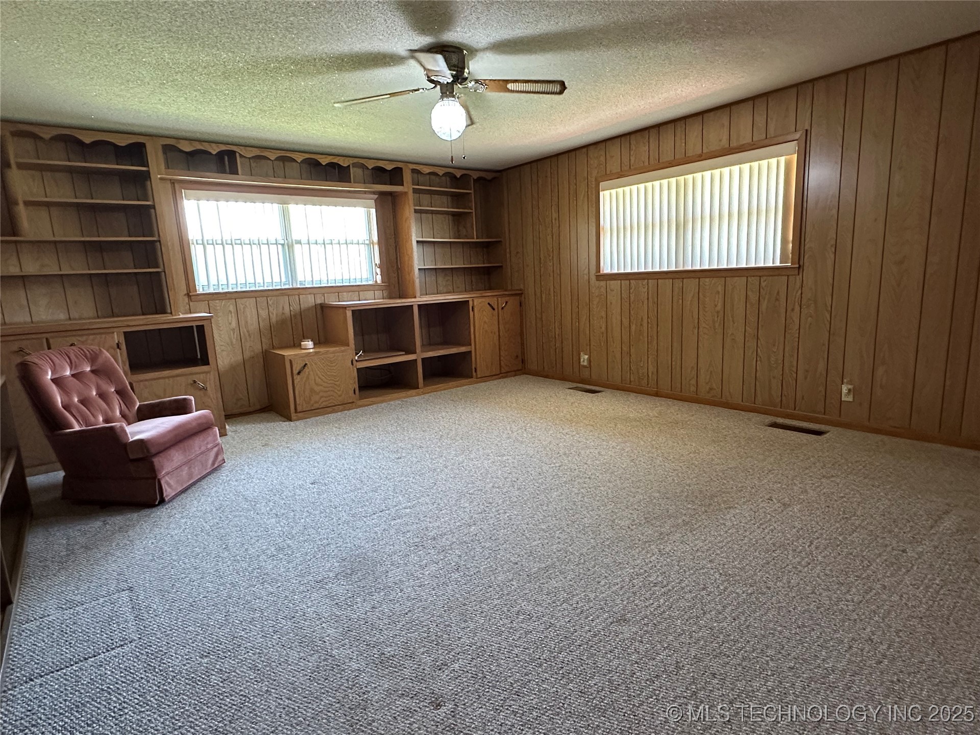 308 E Main Property Photo 25