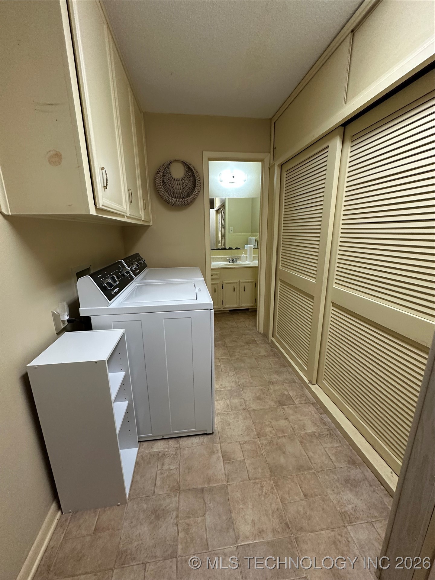 308 E Main Property Photo 28